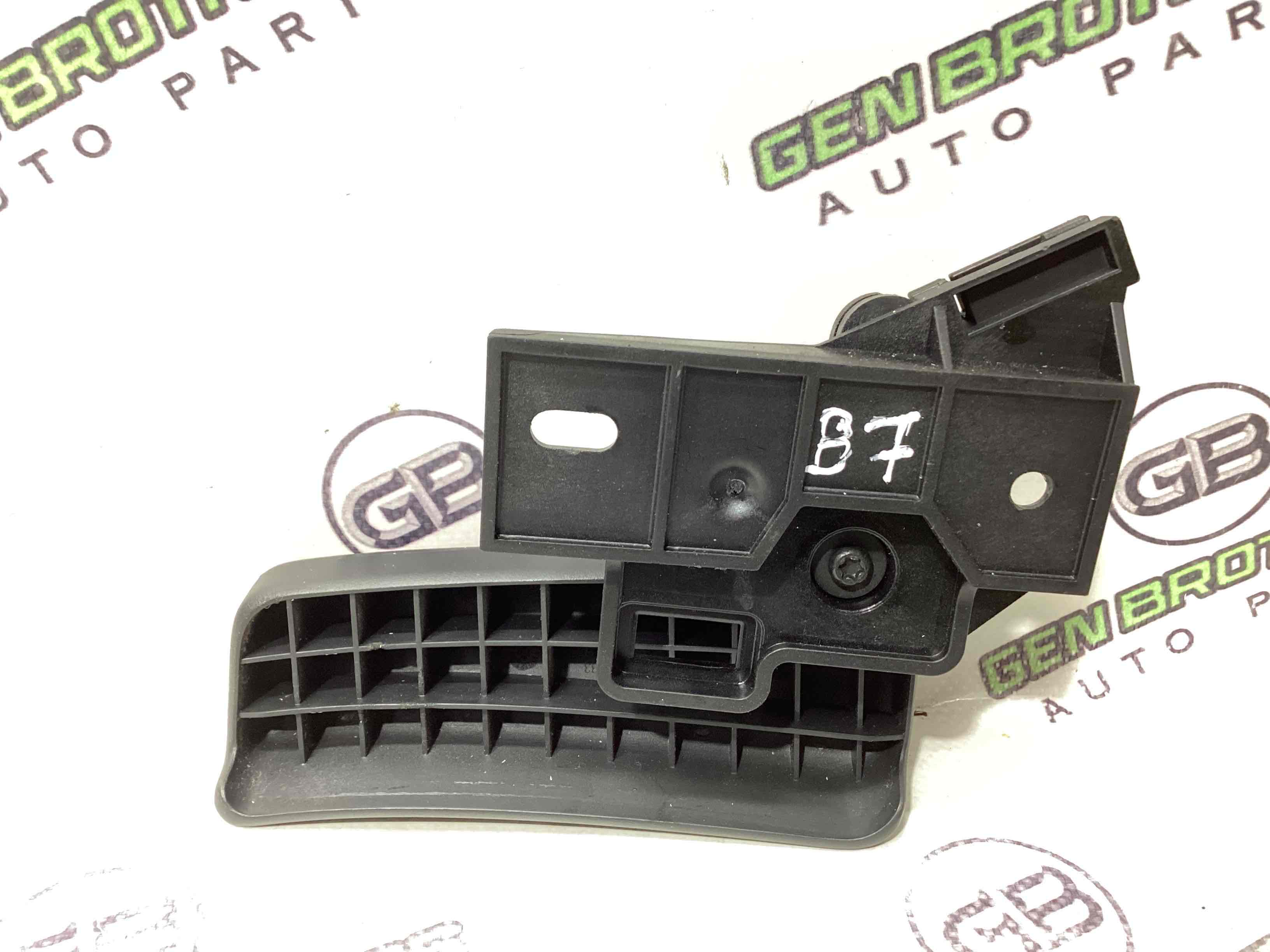 Ручка відкривання капота