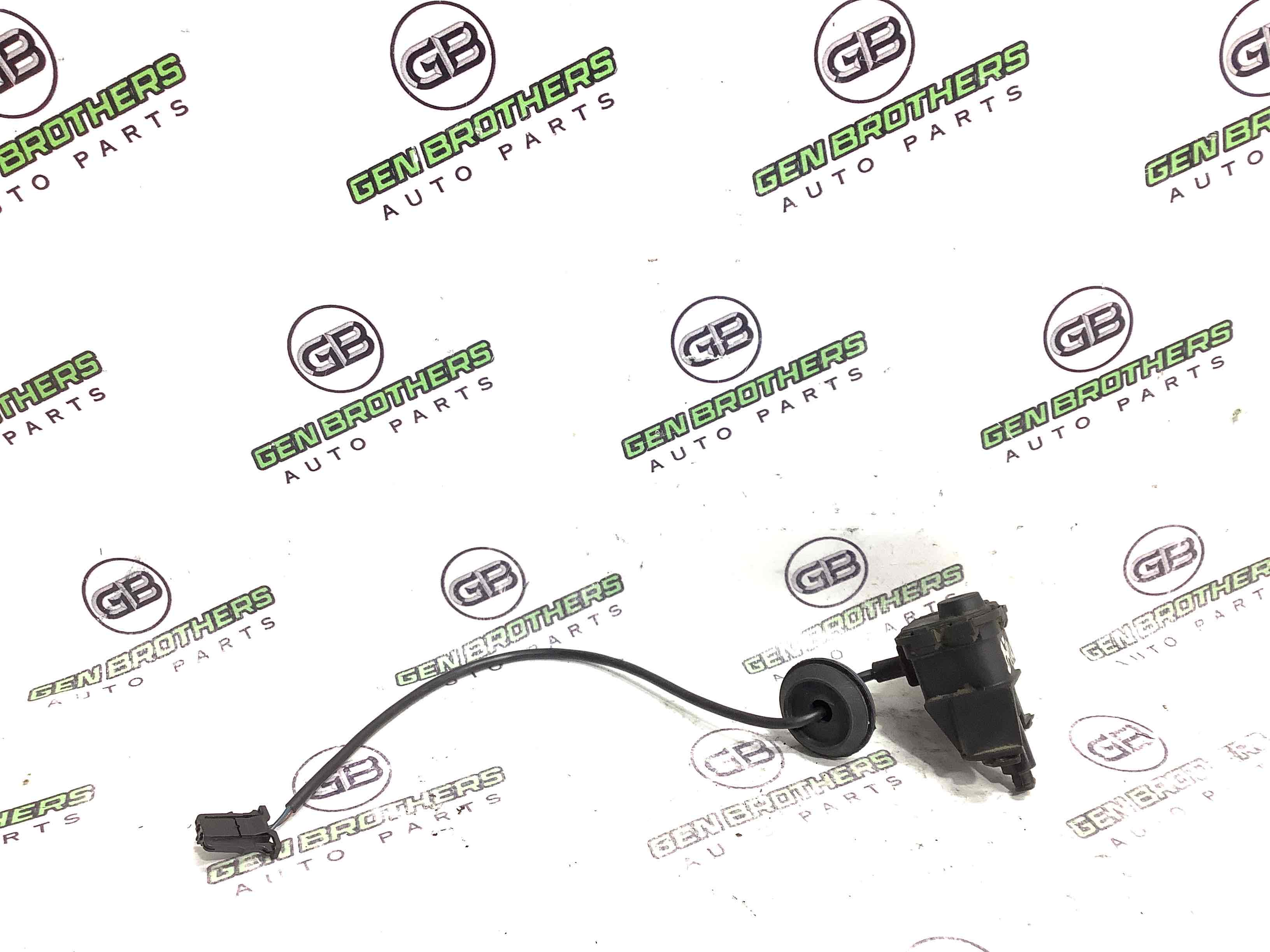 Замок лючка бензобака