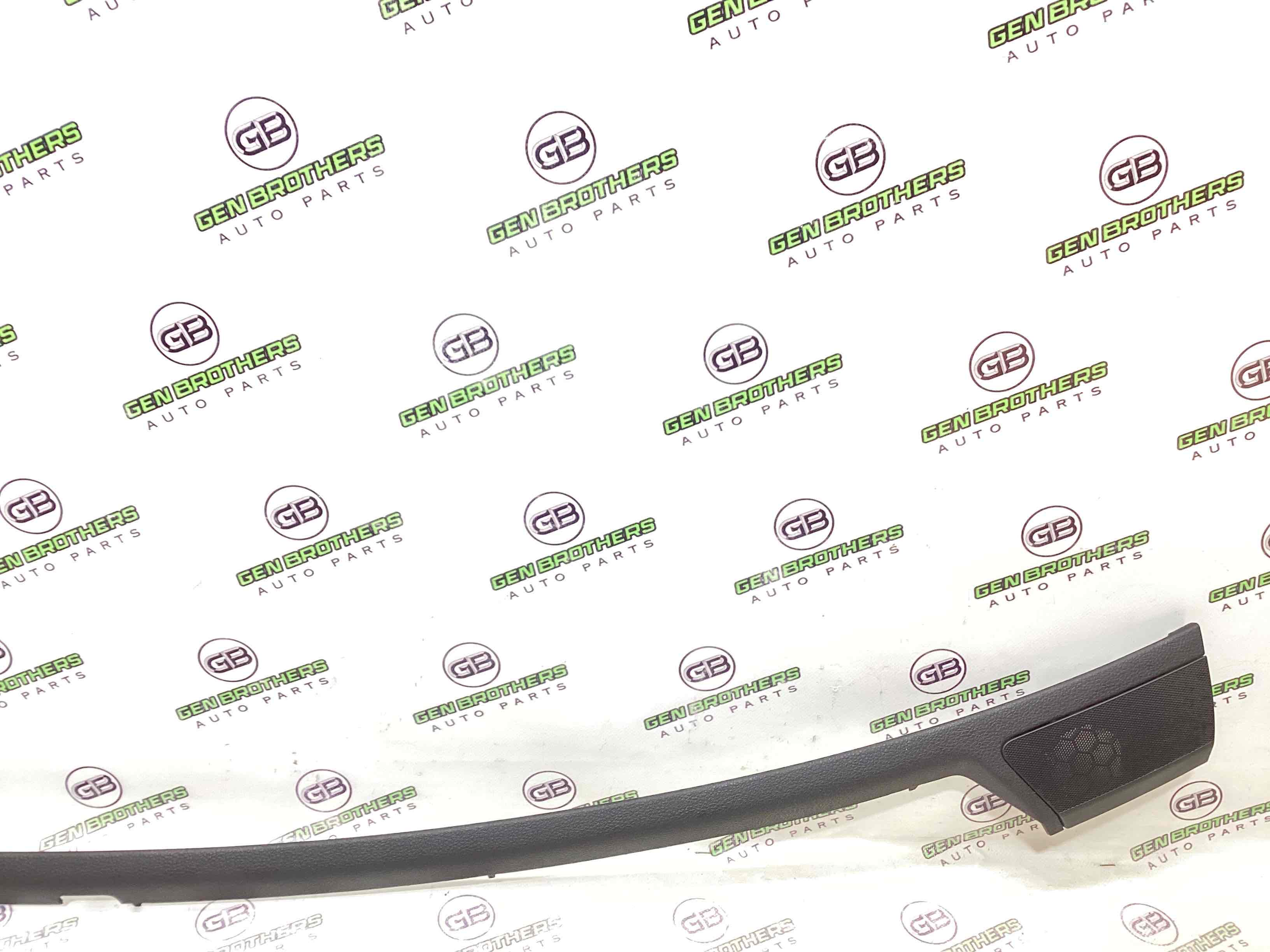 Обшивка панелі приладів торпедо