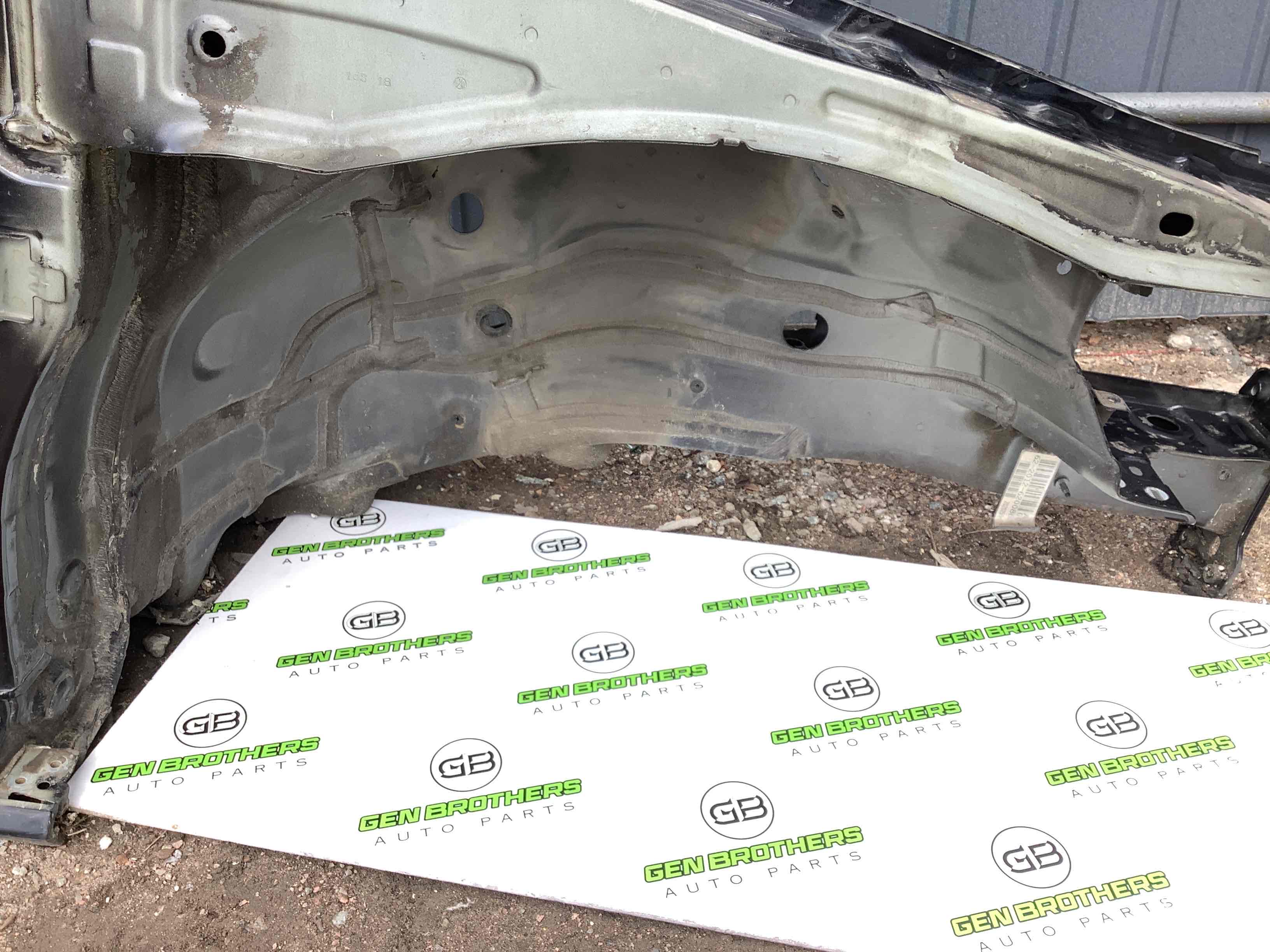 Чверть передня права