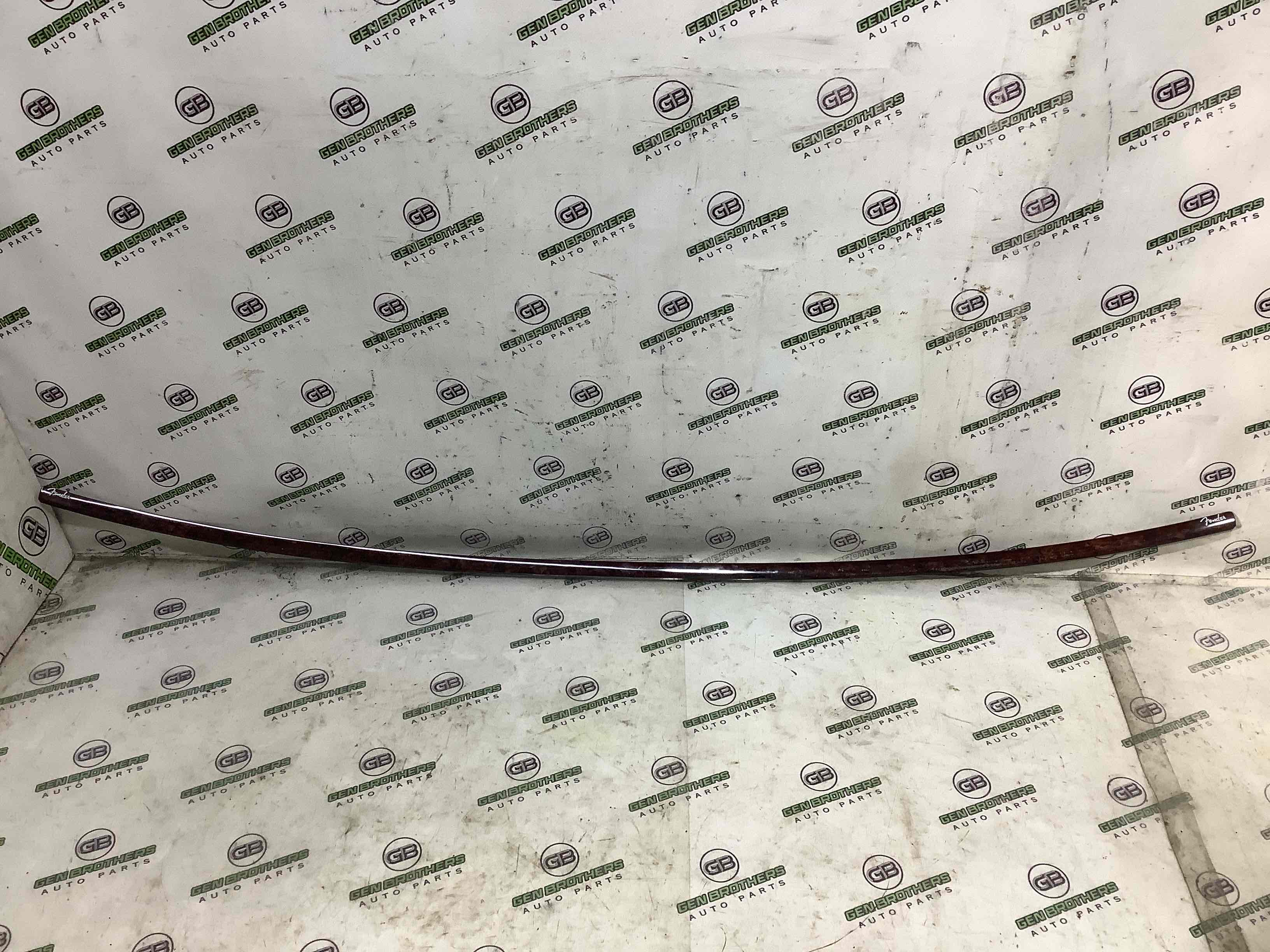 Обшивка панелі приладів торпедо