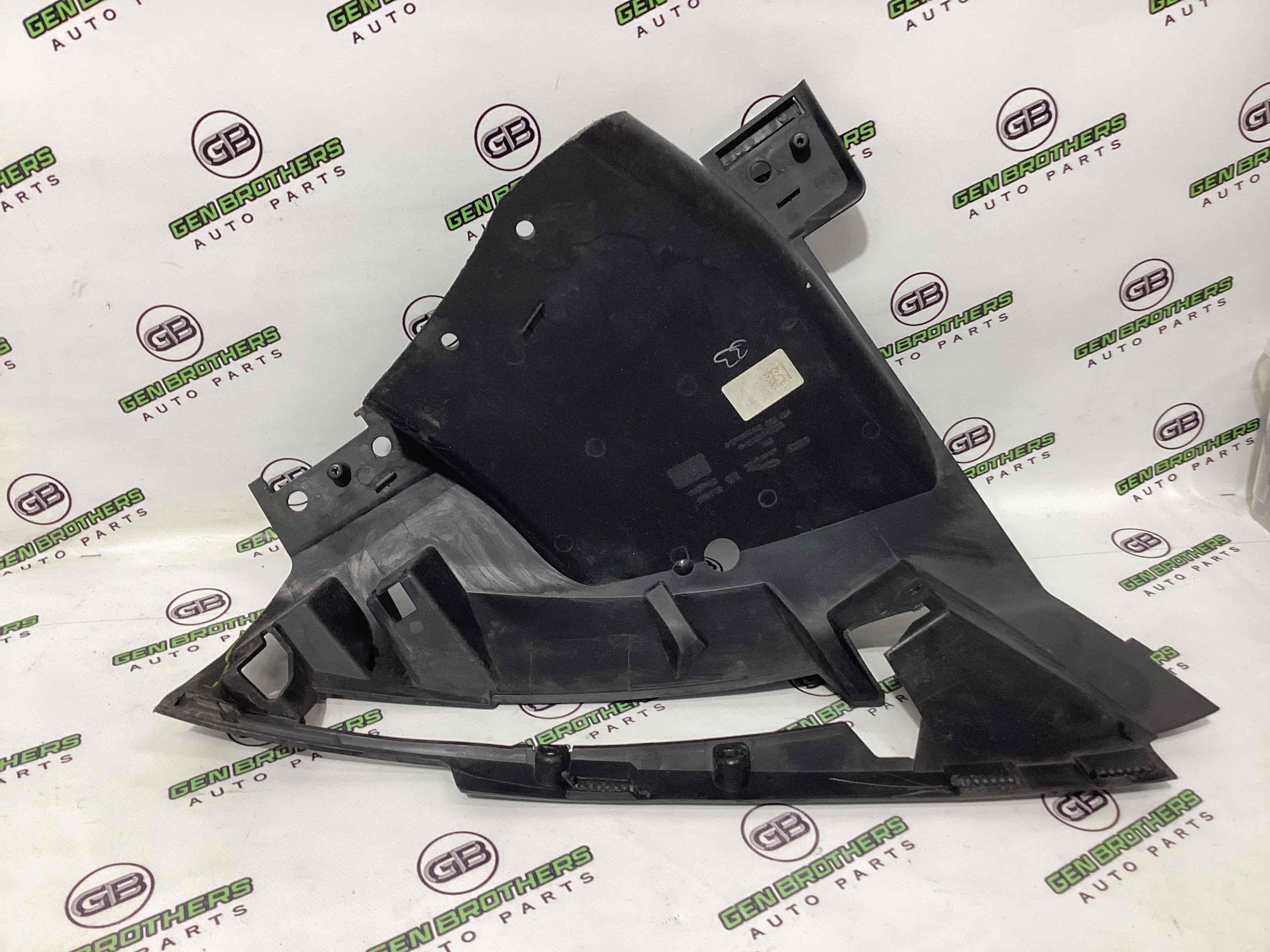 Кріплення переднього бампера праве