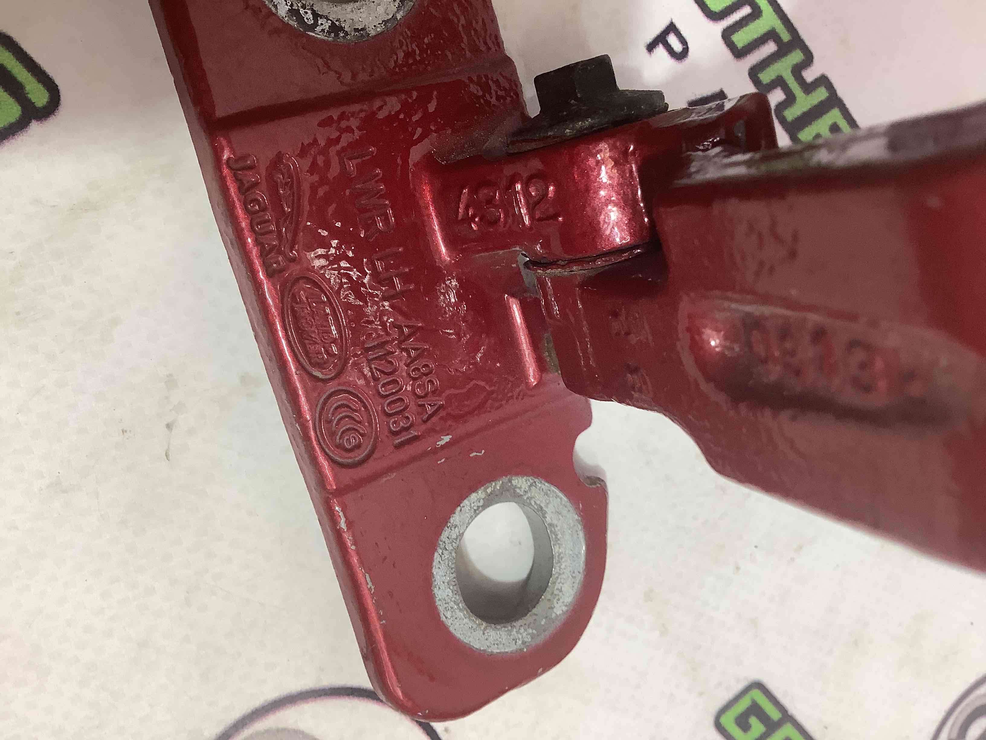 Петля двери, замок двери