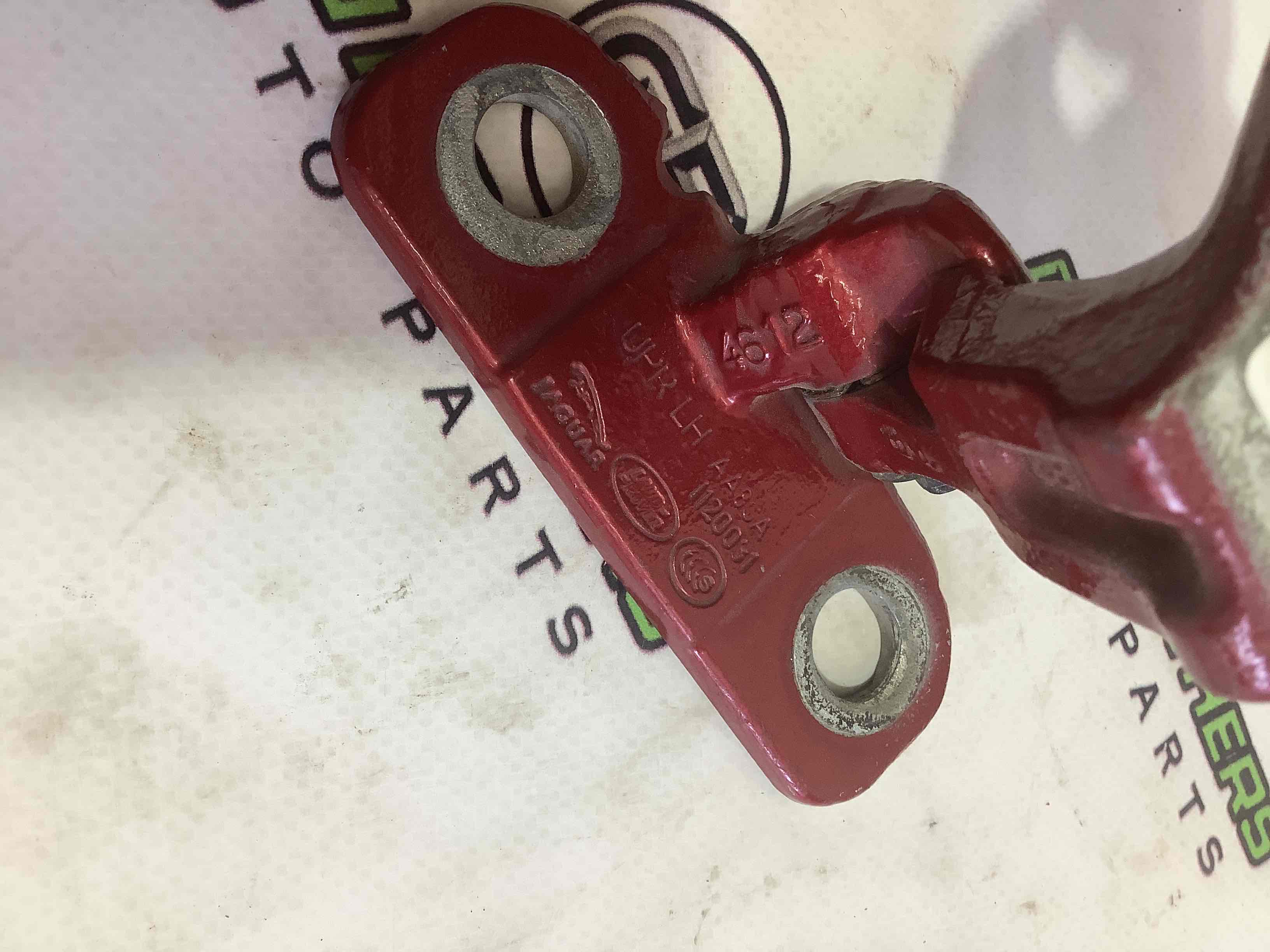 Петля двери, замок двери