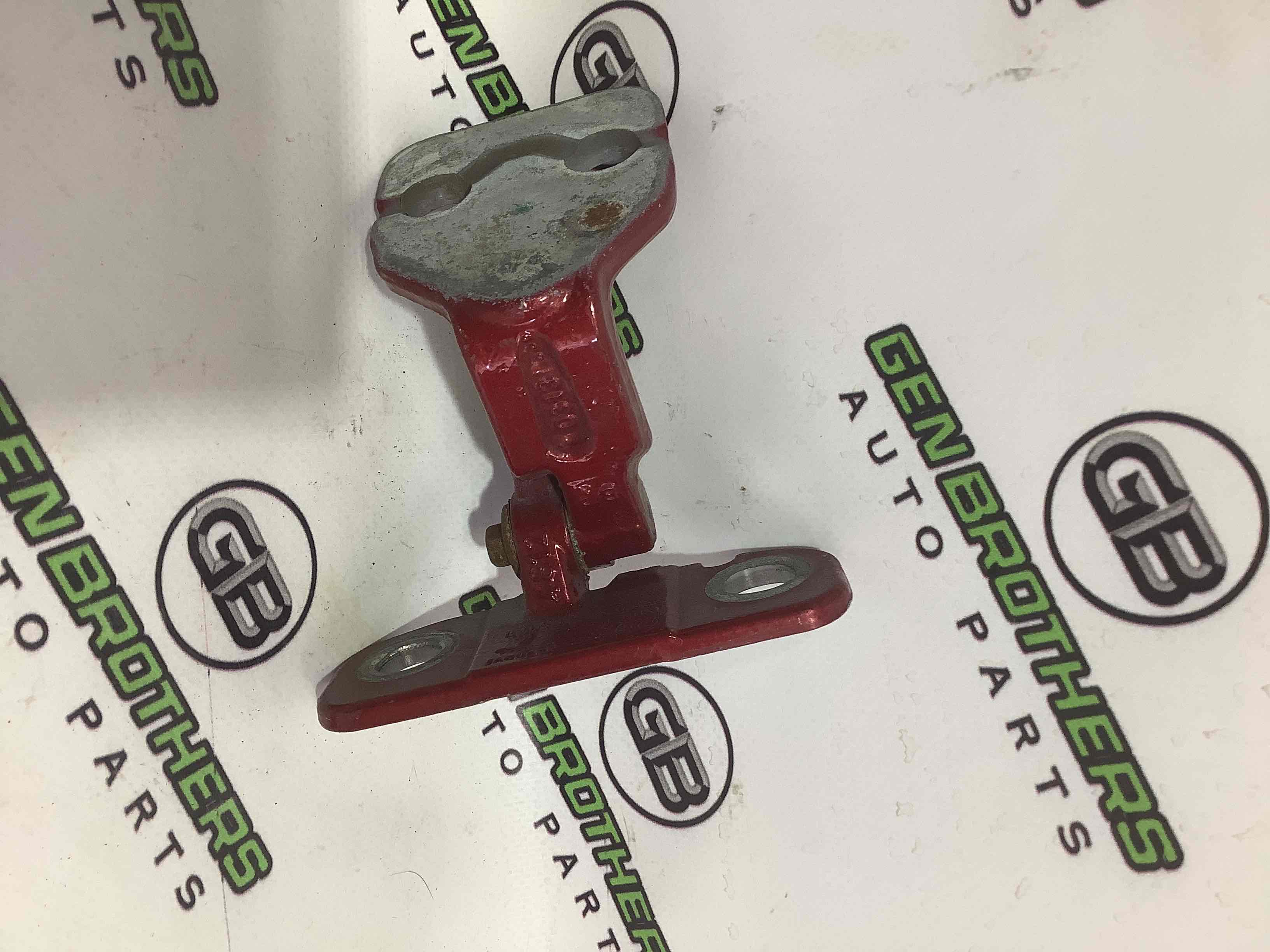 Петля двери, замок двери