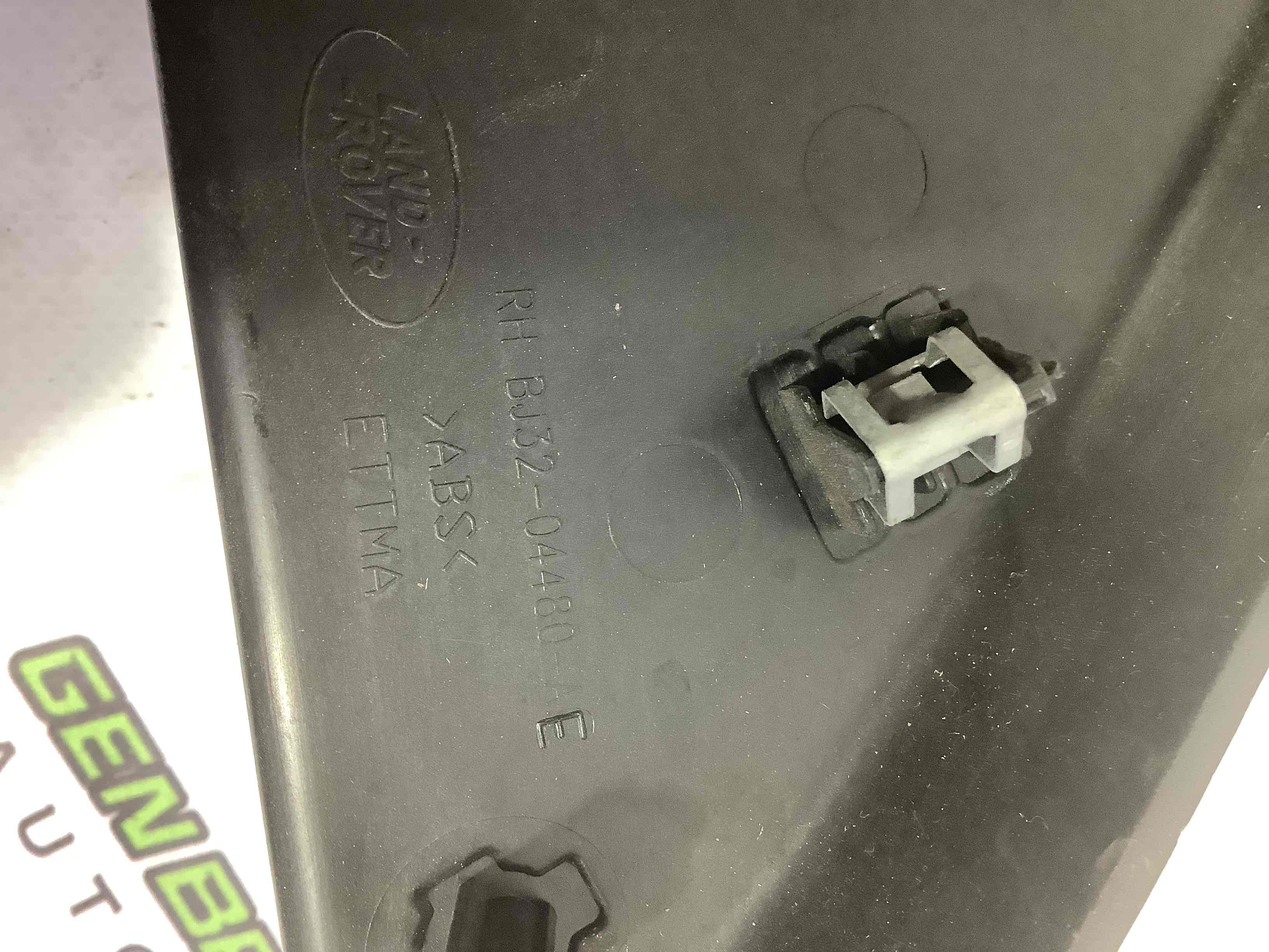 Пластиковые элементы салона