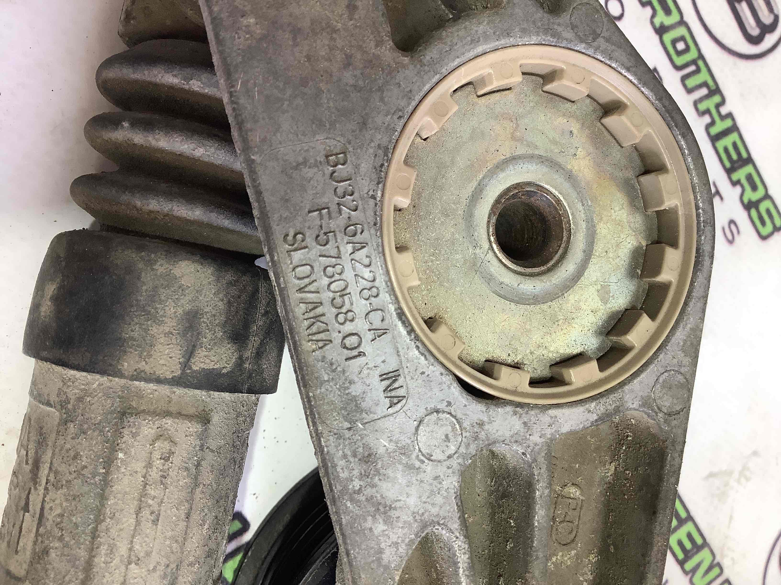 Механизм натяжения ремня, цепи, ролика