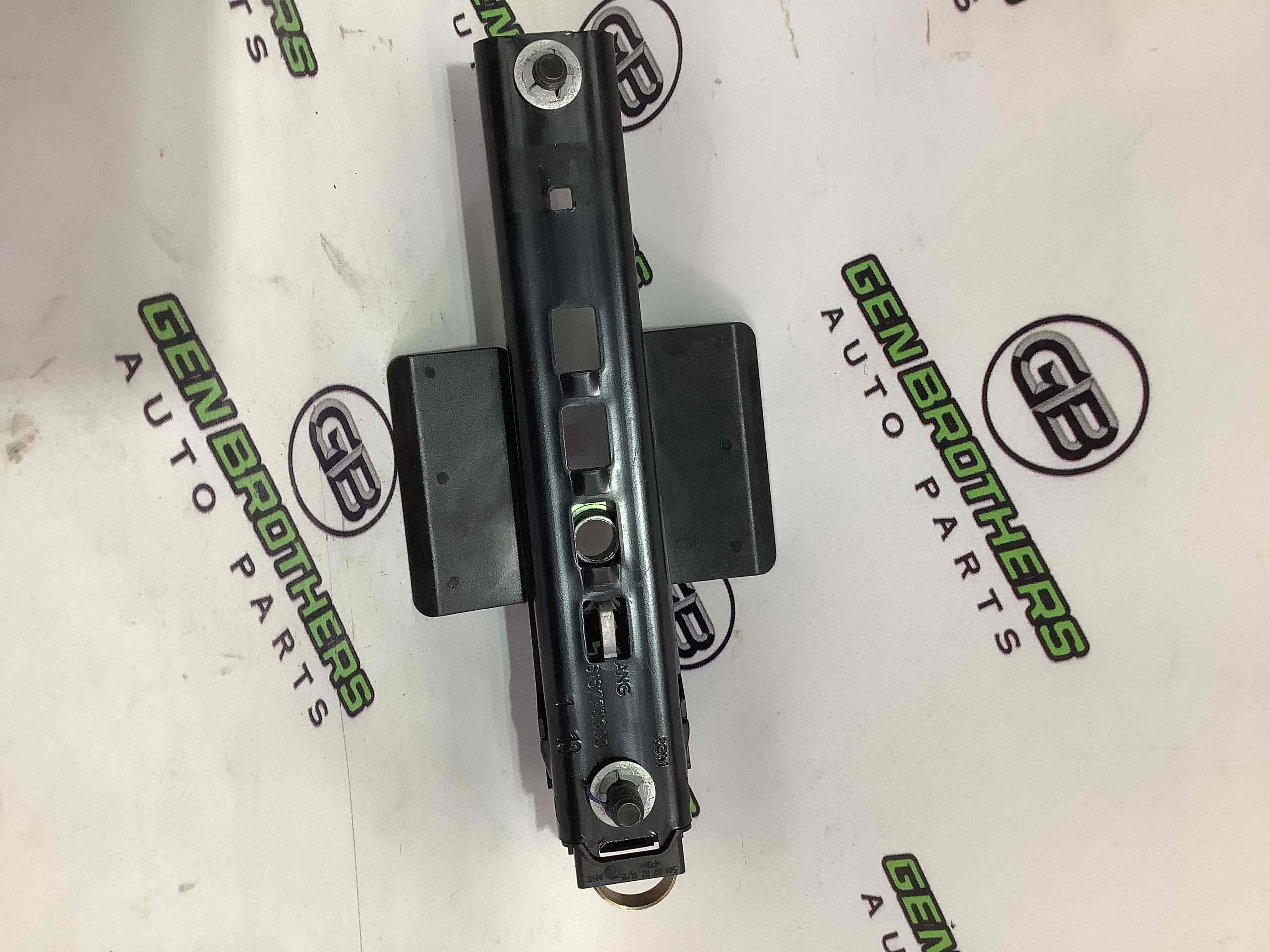 Регулятор высоты ремня безопасности