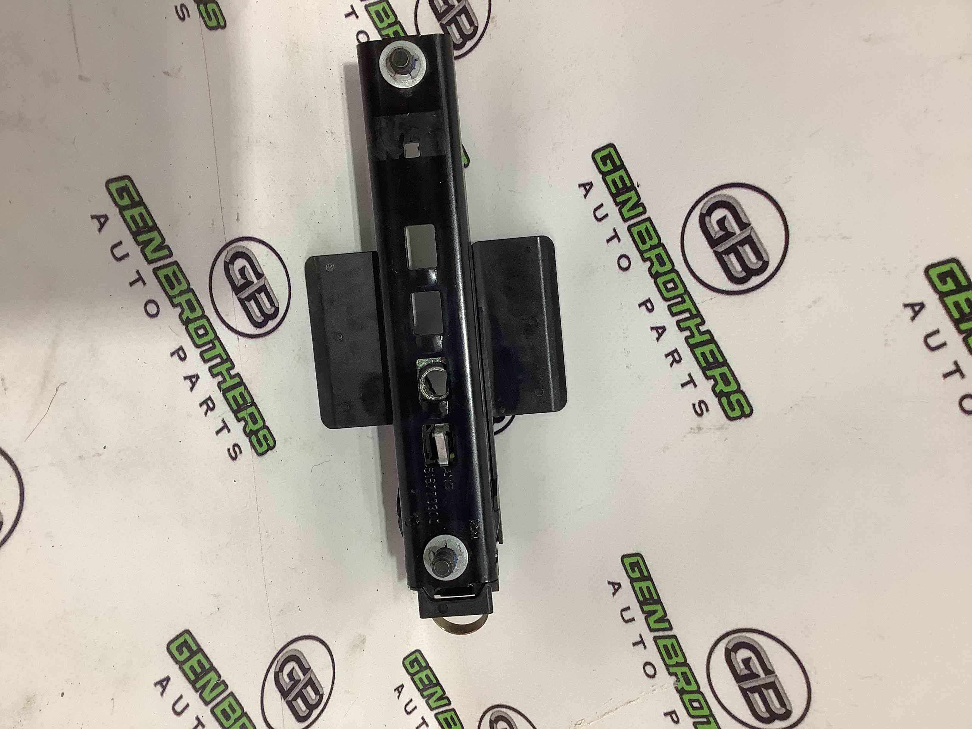 Регулятор высоты ремня безопасности