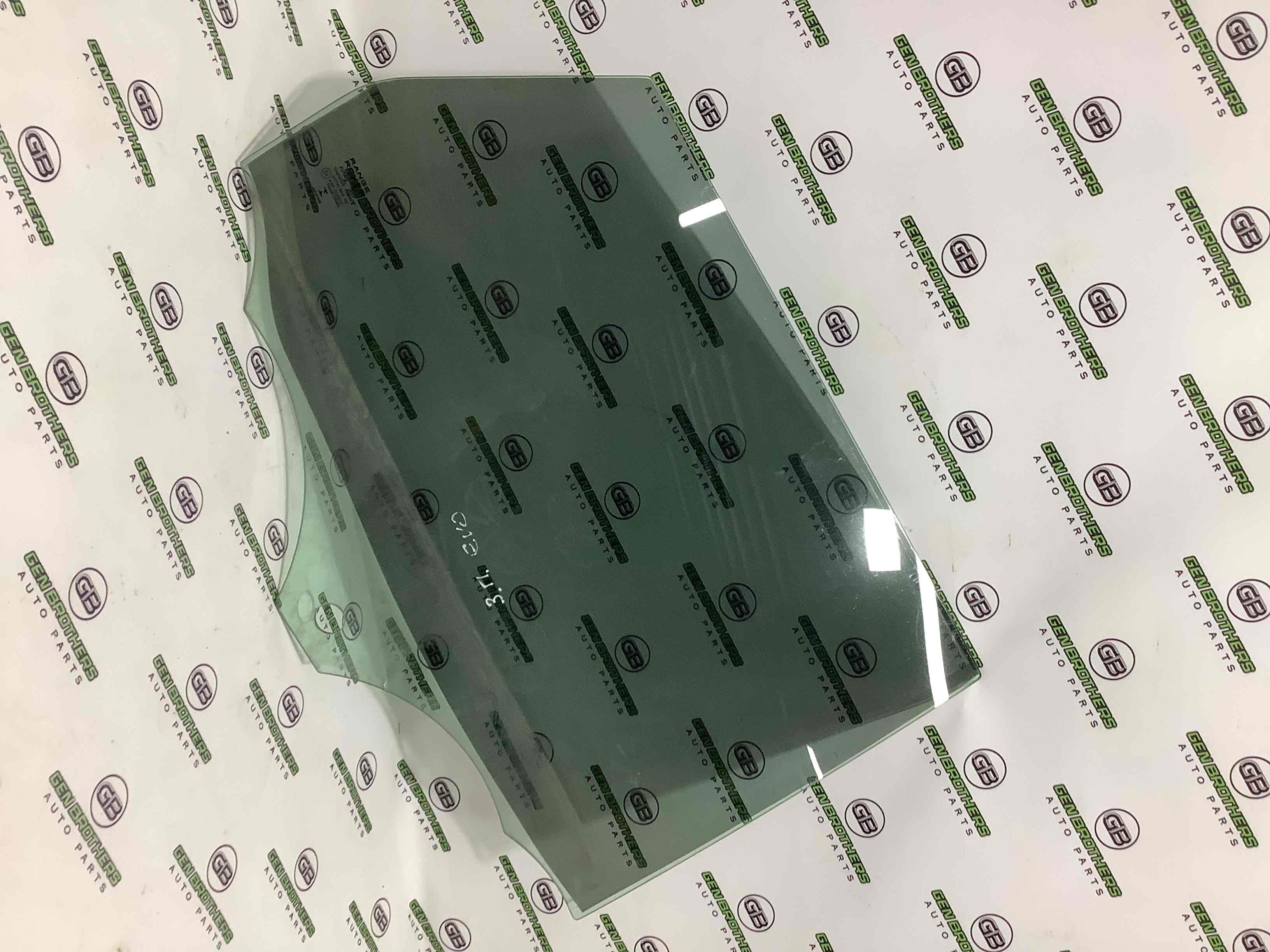 Стекло заднее правое