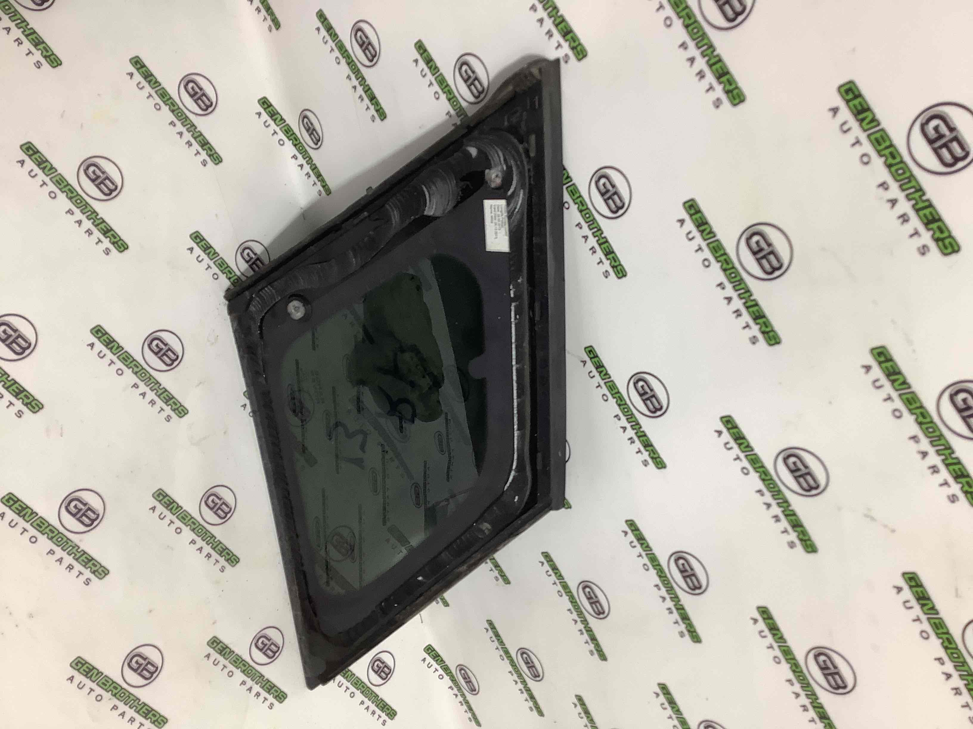 Стекло кузовное боковое правое