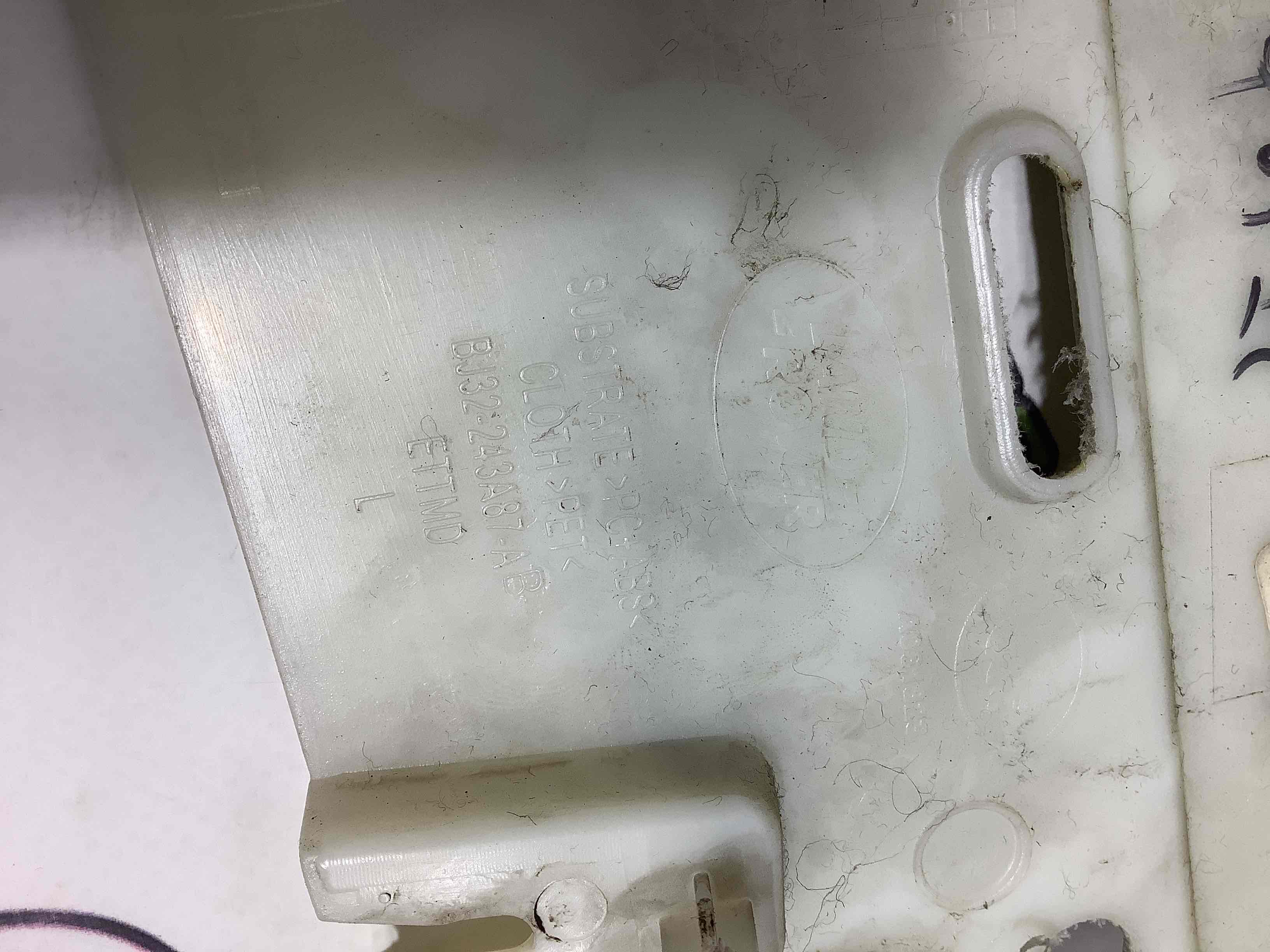 Пластиковые элементы салона