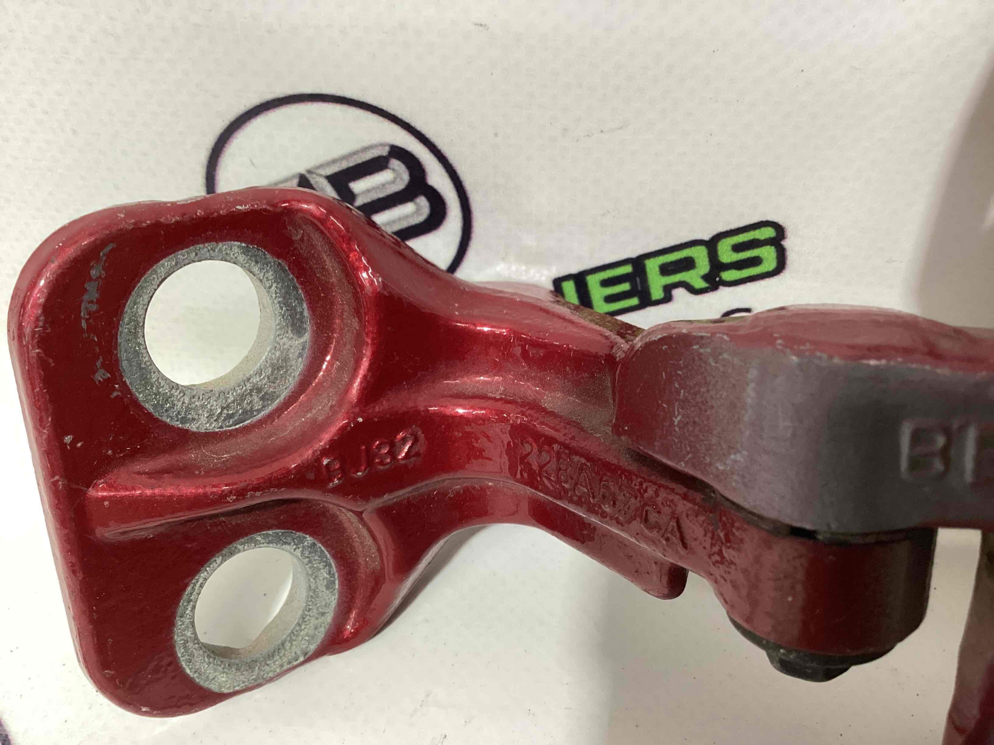 Петля двери, замок двери