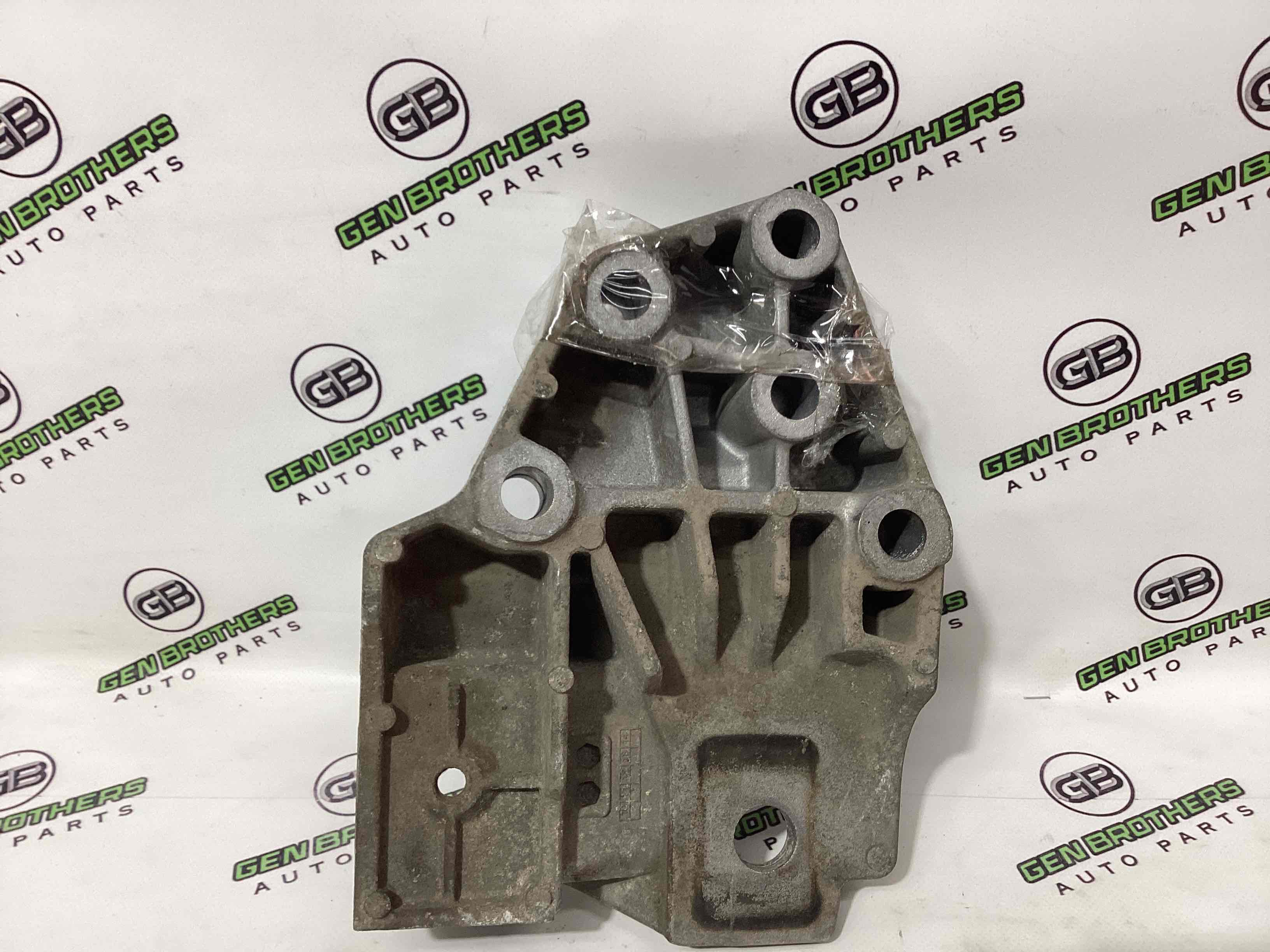 Кронштейн двигателя