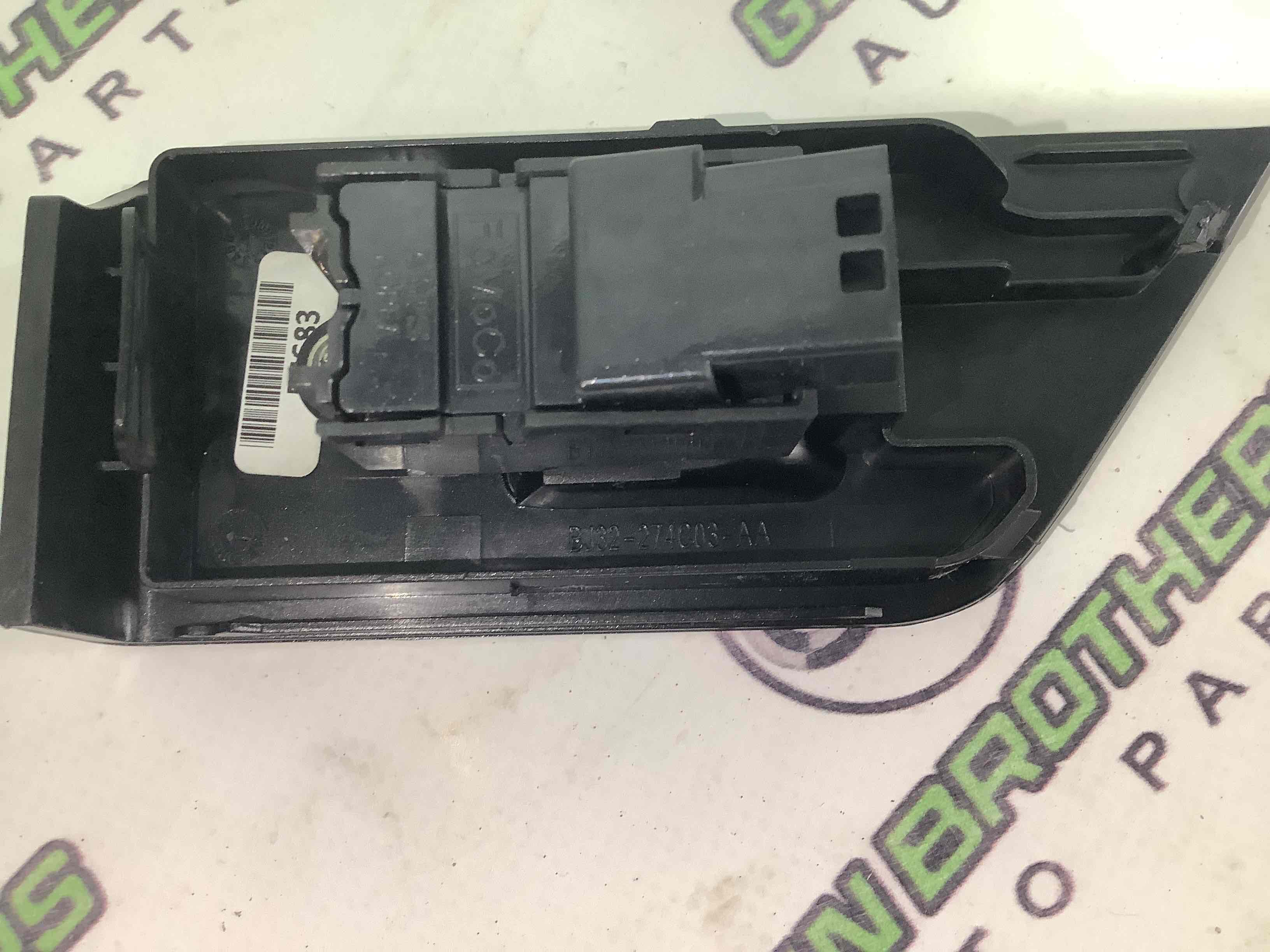 Кнопки управления стеклоподъемниками