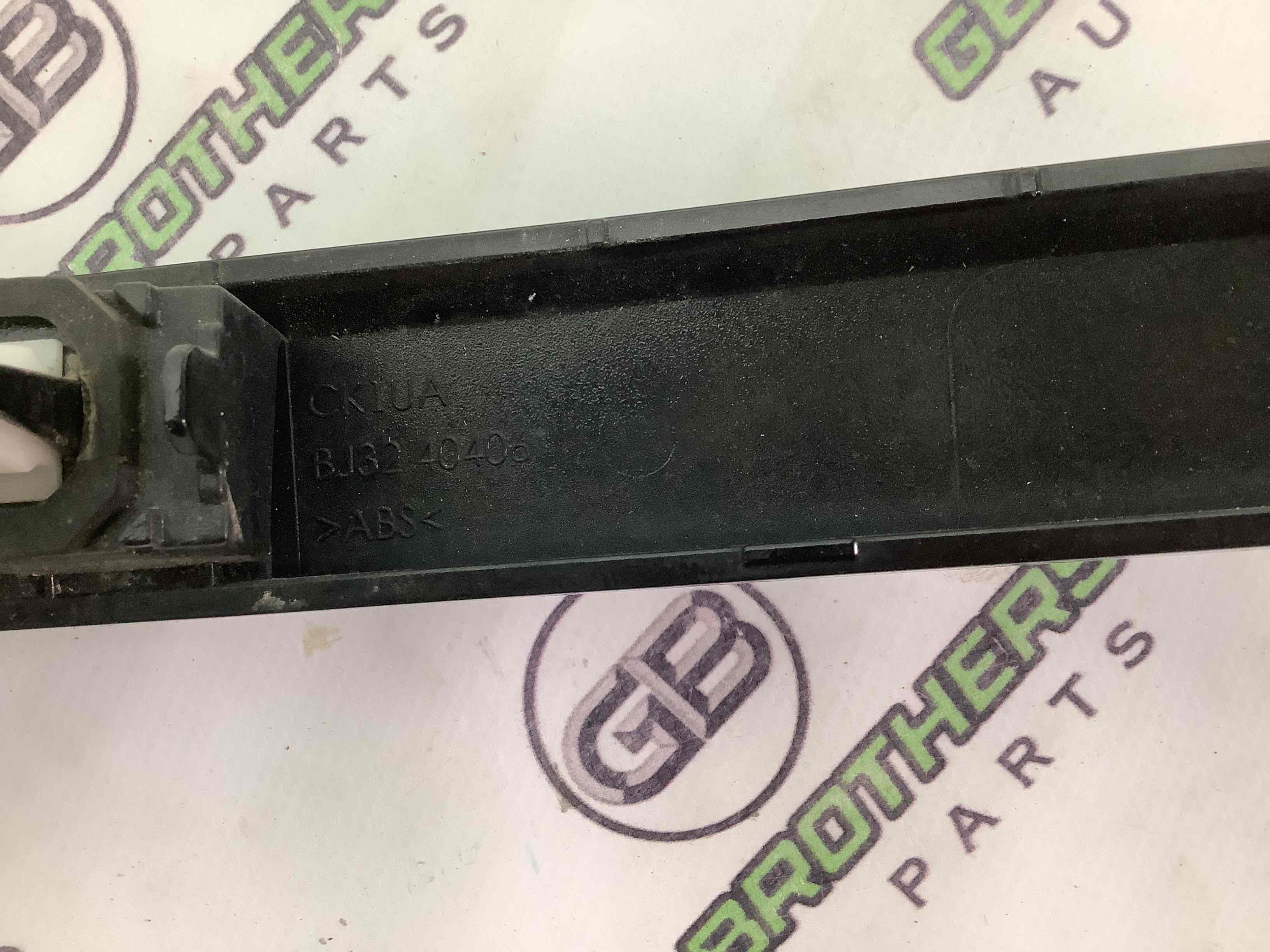 Молдинг дверь багажника, крышки багажника, задние молдинги кузова