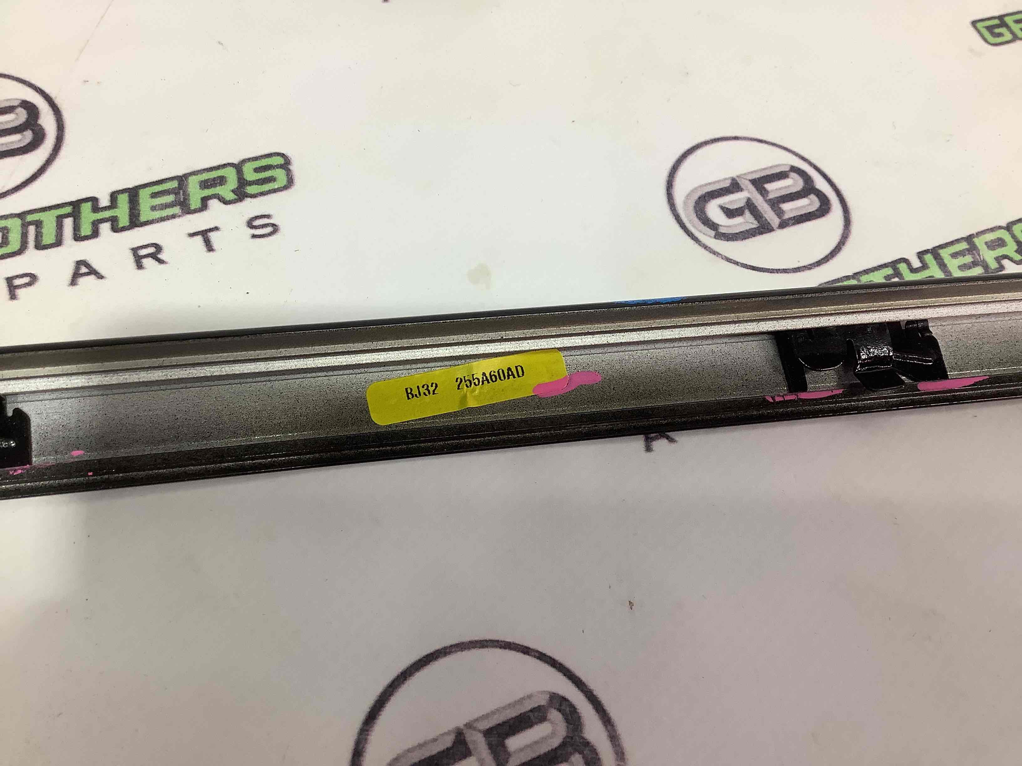 Молдинг двери задней правой