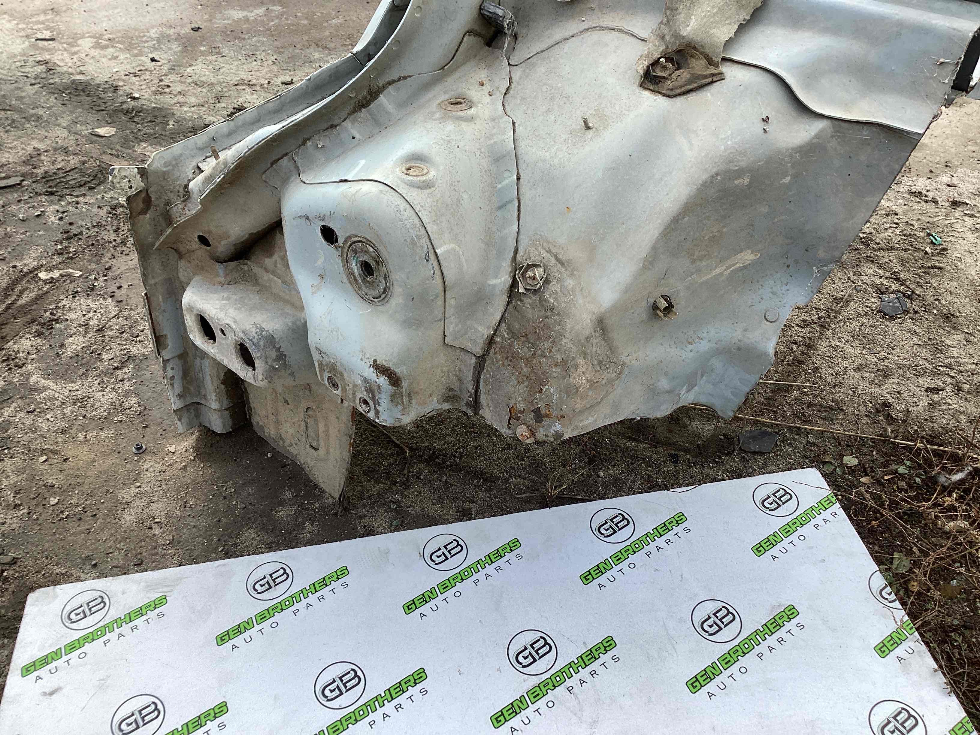 Четверть передняя правая