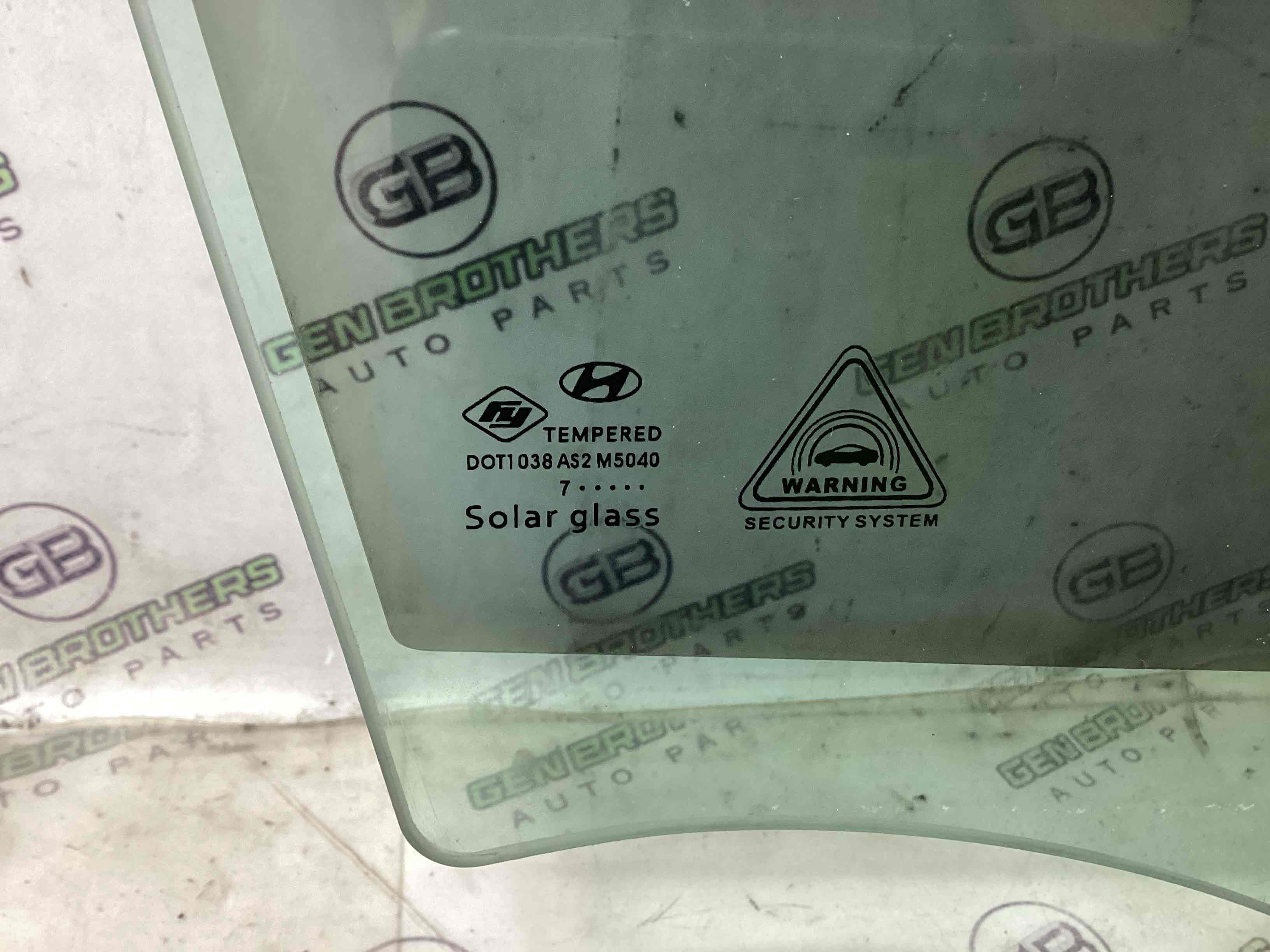 Скло переднє праве