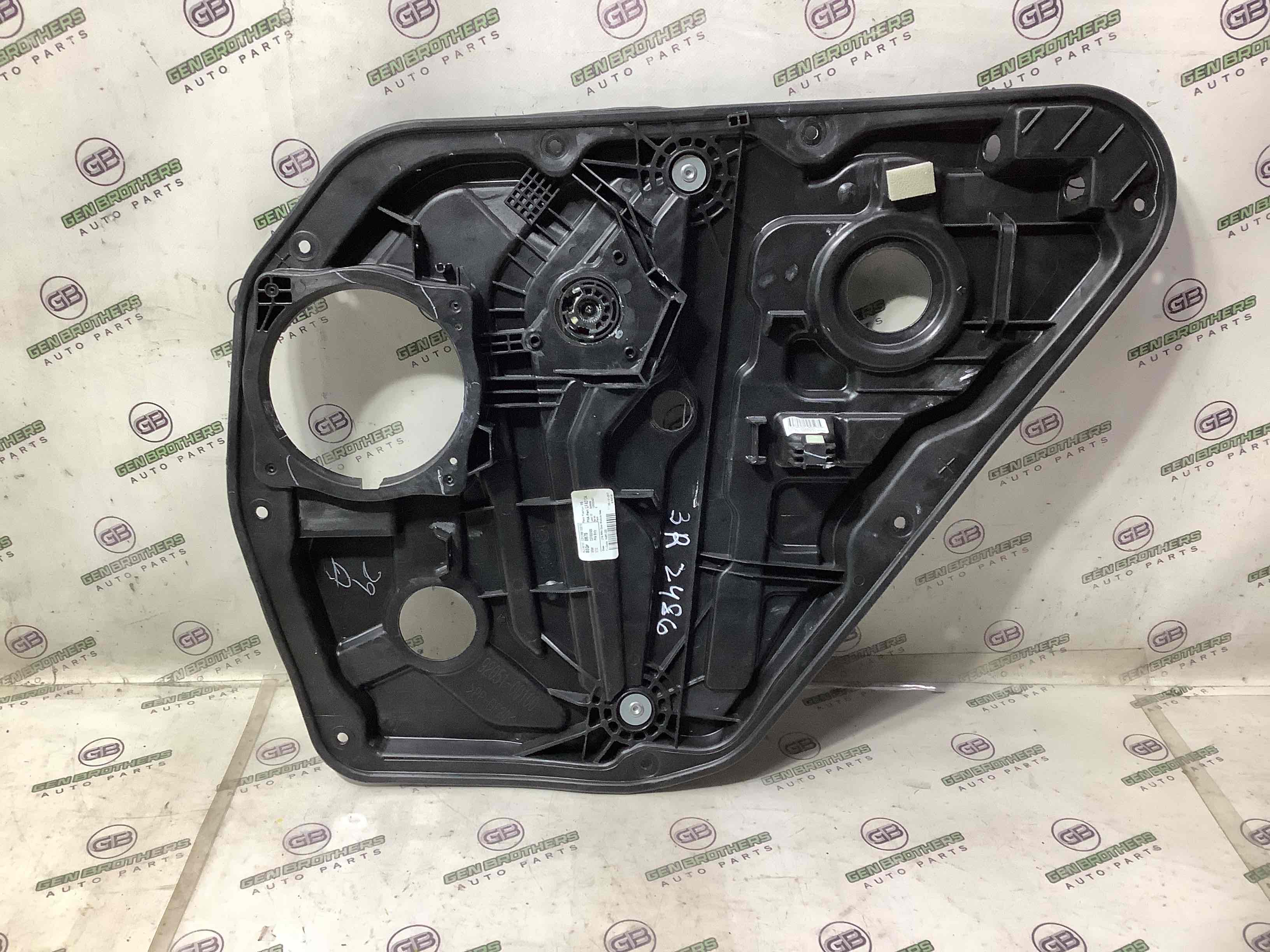 Склопідйомник задній правий