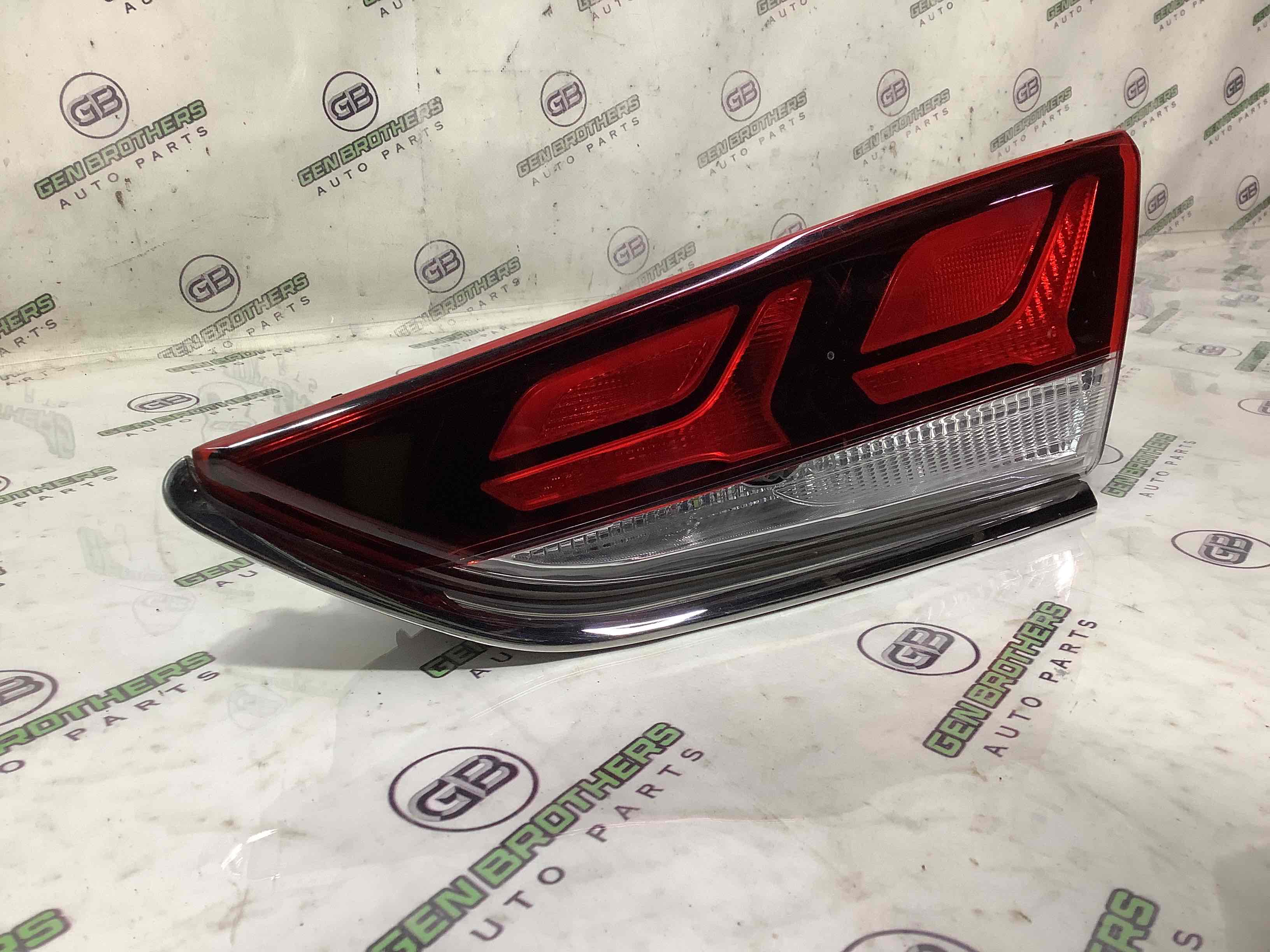 Ліхтар задній правий