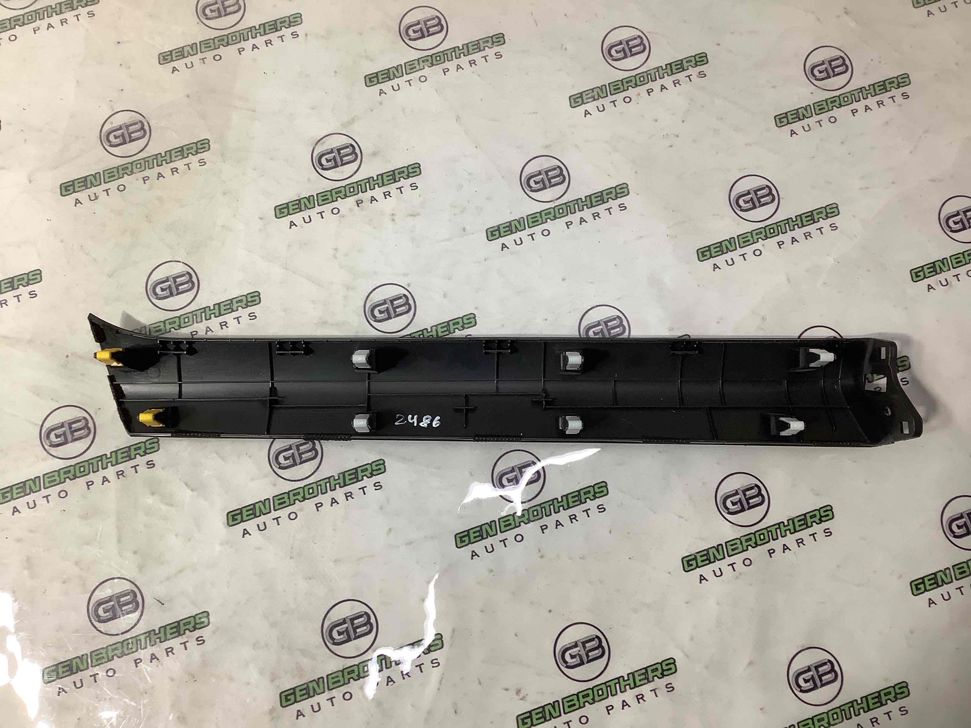 Обшивка панелі приладів торпедо