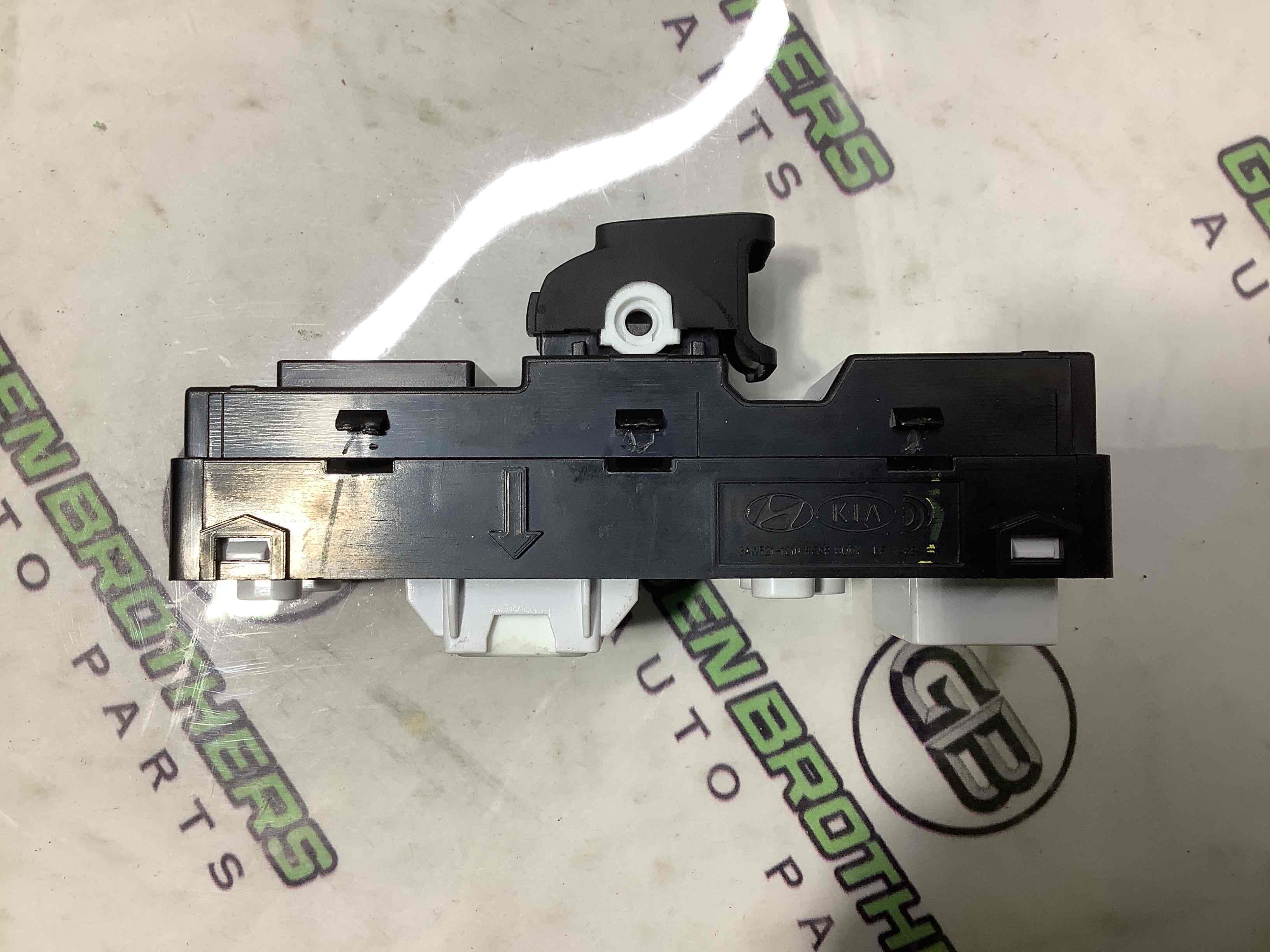 Кнопки керування склопідйомниками