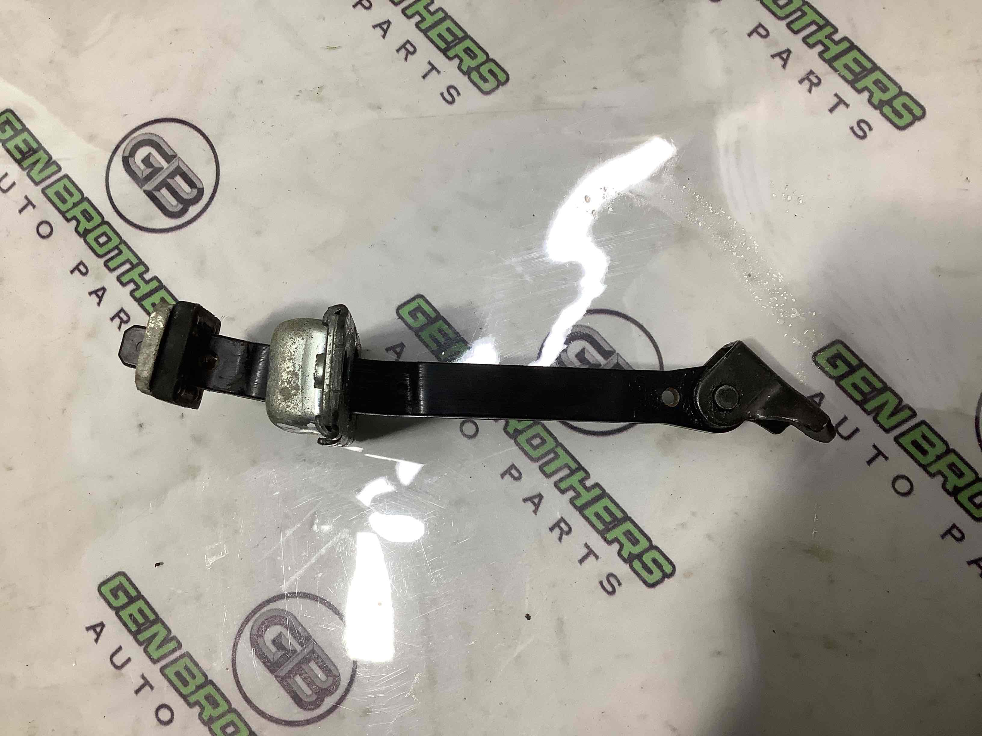 Обмежувач відчинення дверей