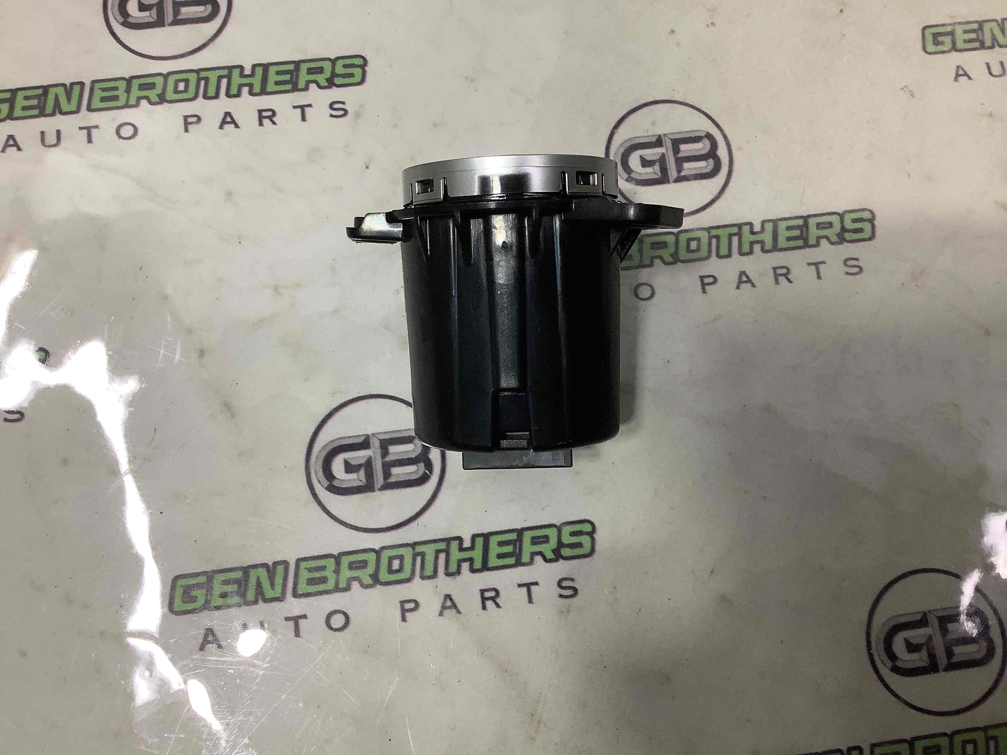 Кнопка запуску двигуна, корпус