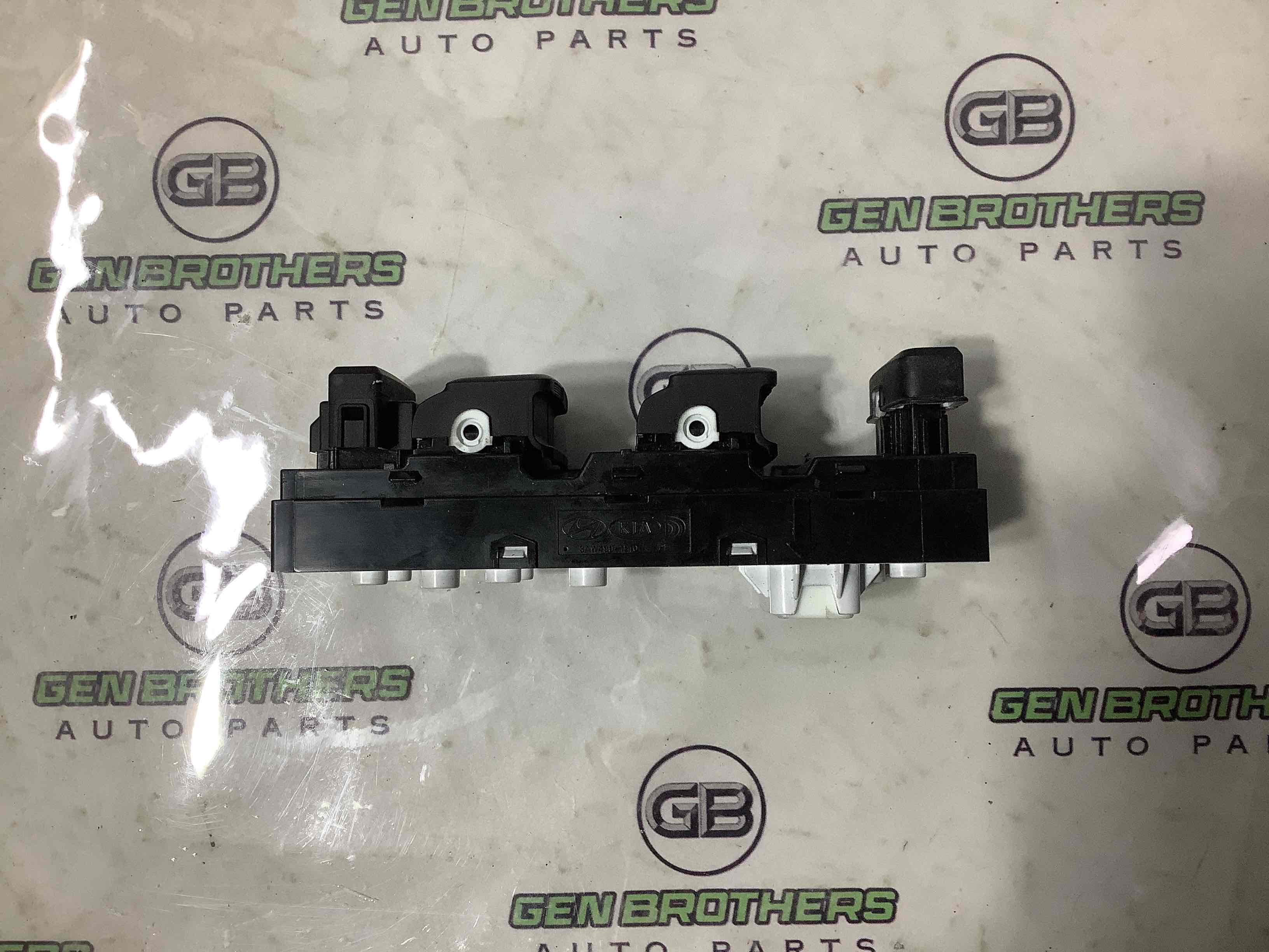 Кнопки керування склопідйомниками