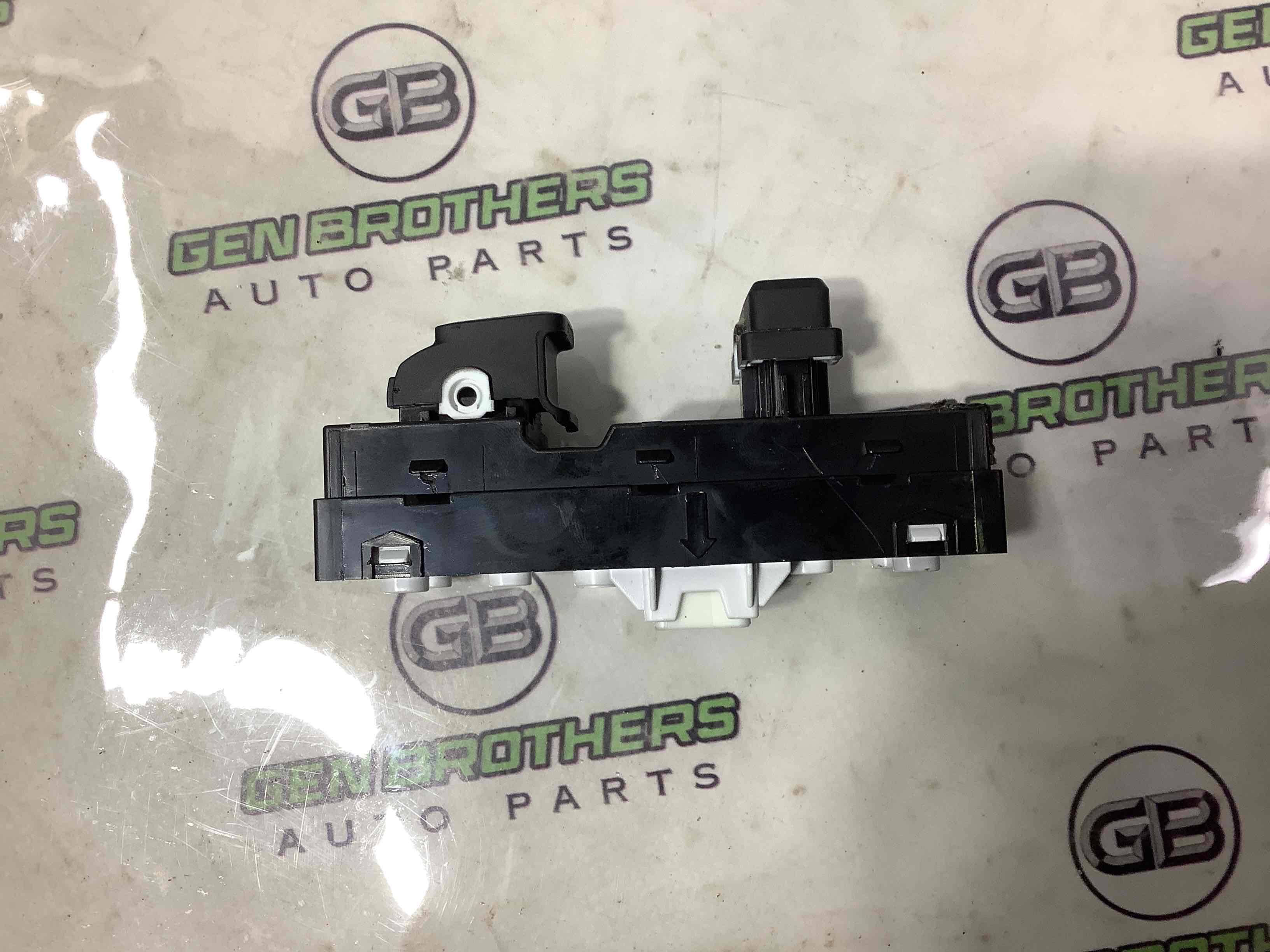 Кнопки керування склопідйомниками