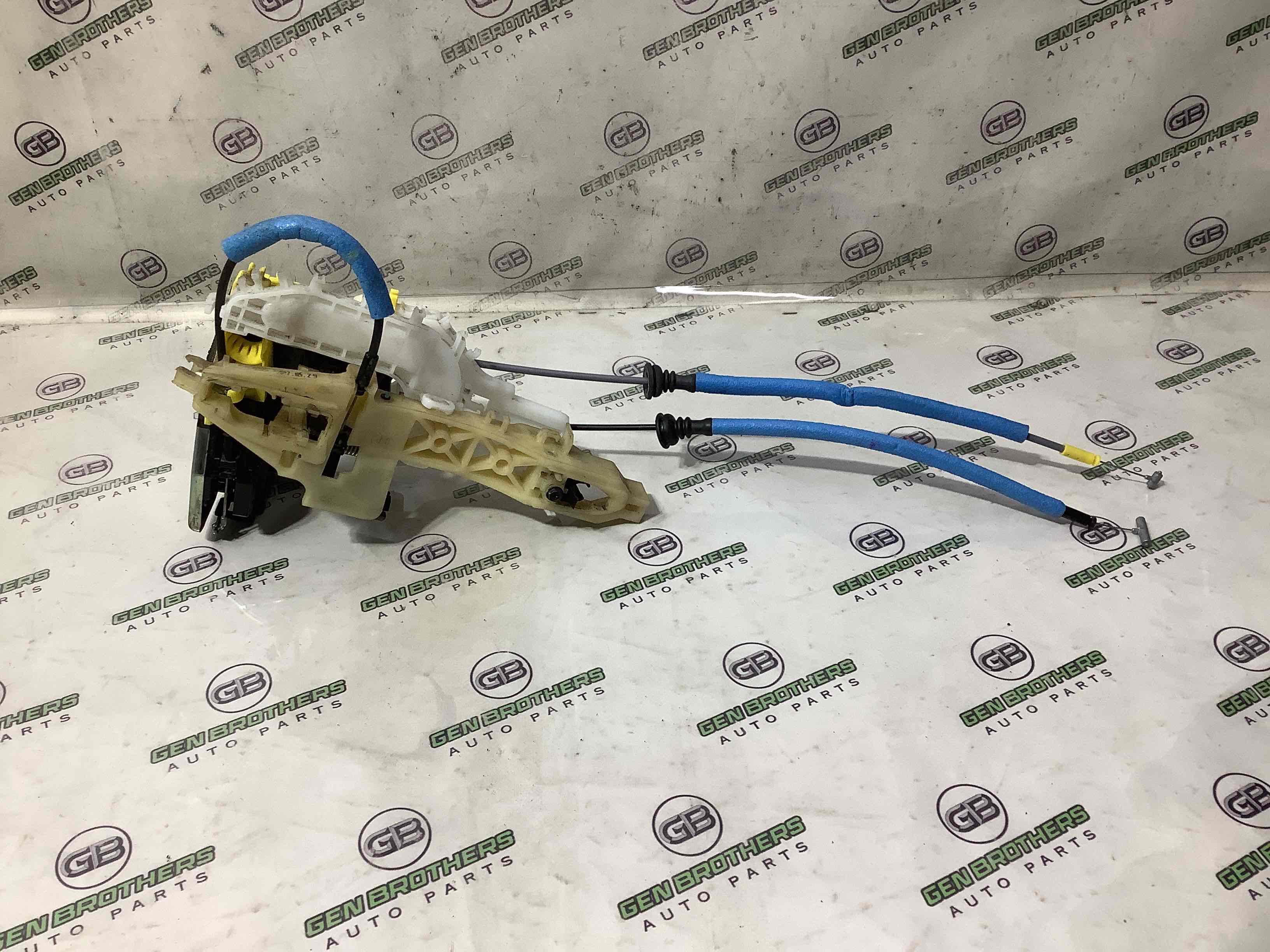 Замок дверей передньої правої