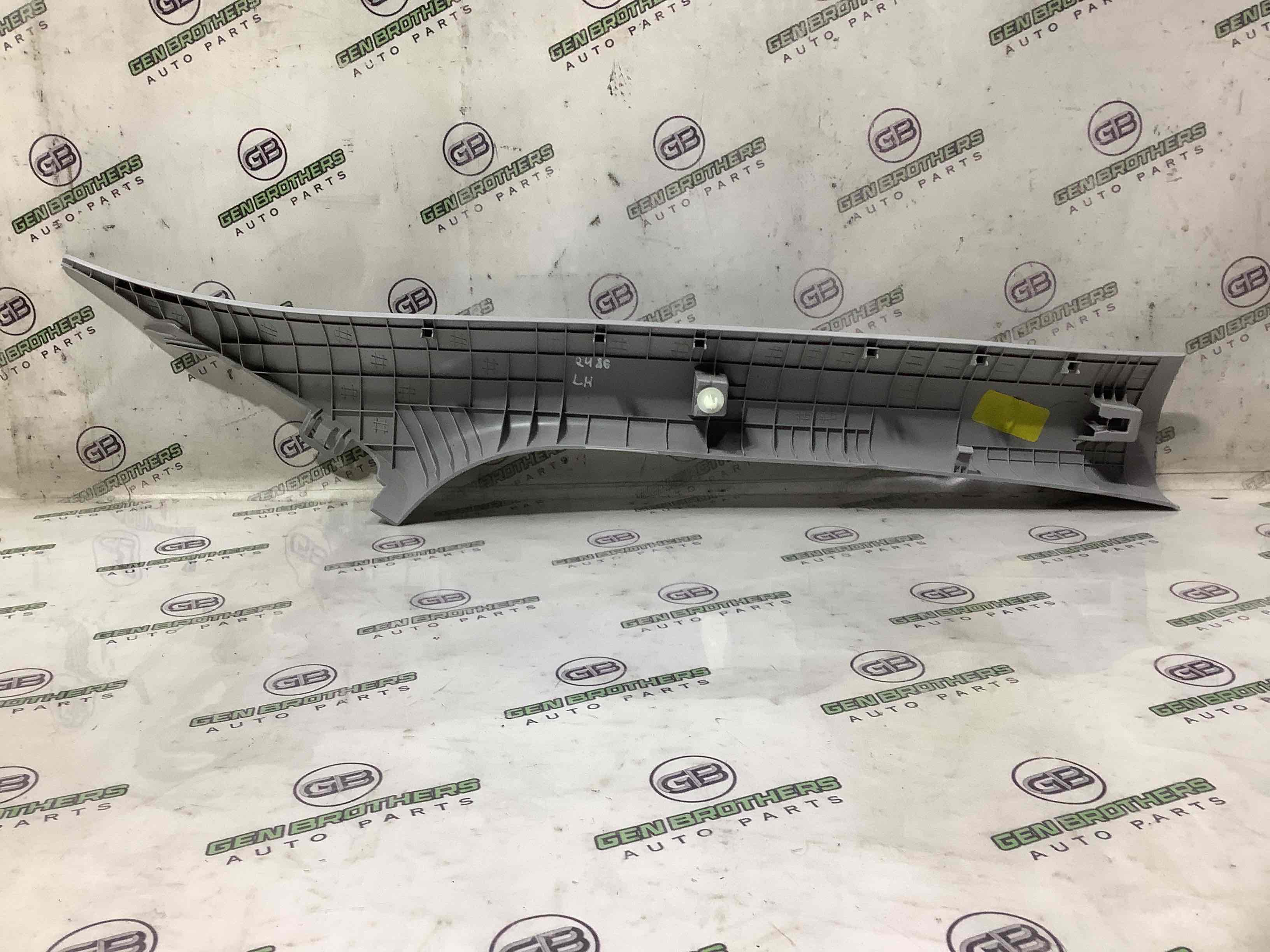 Обшивка передньої стійки ліва