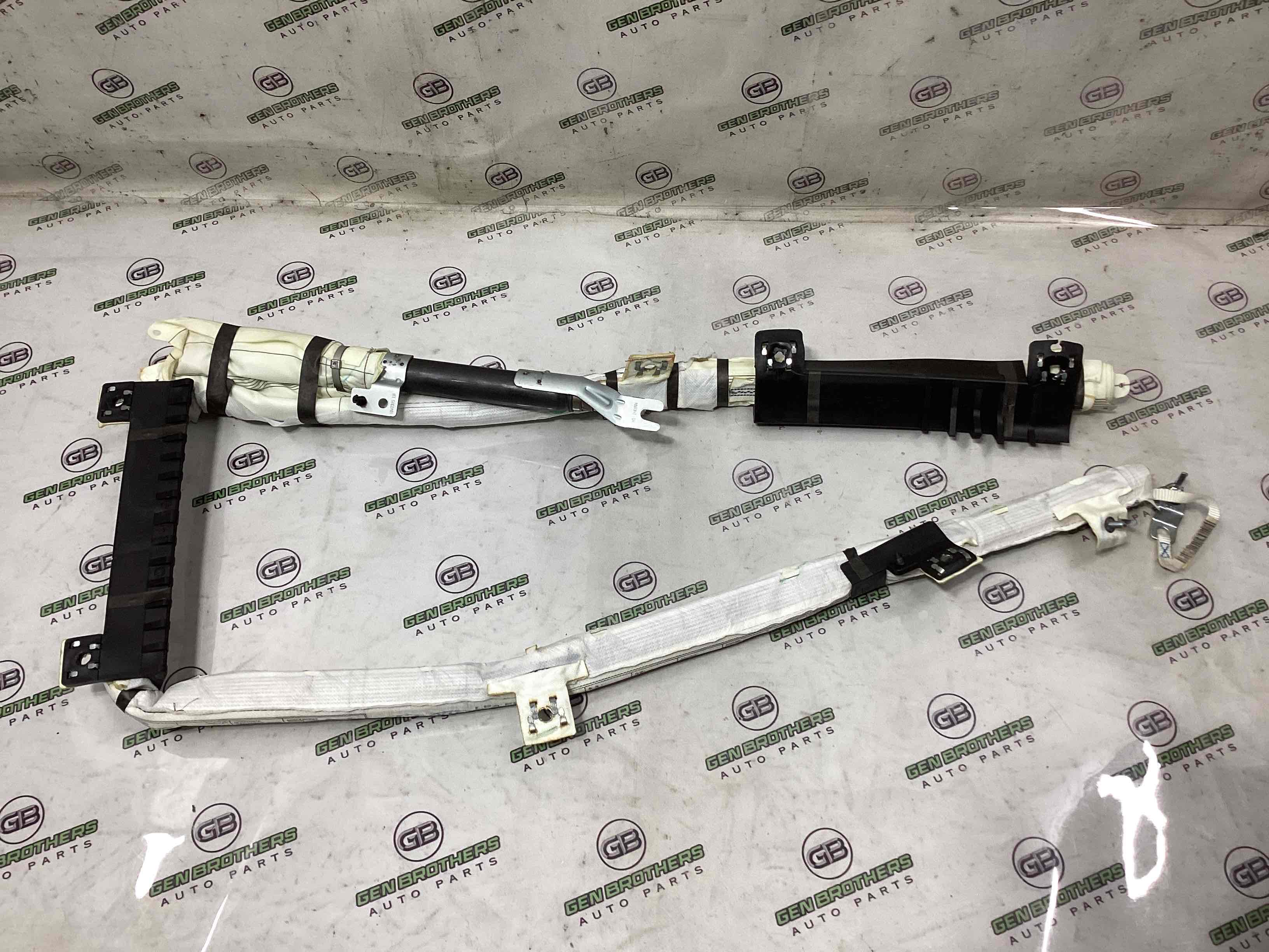 Подушка безпеки збоку шторка