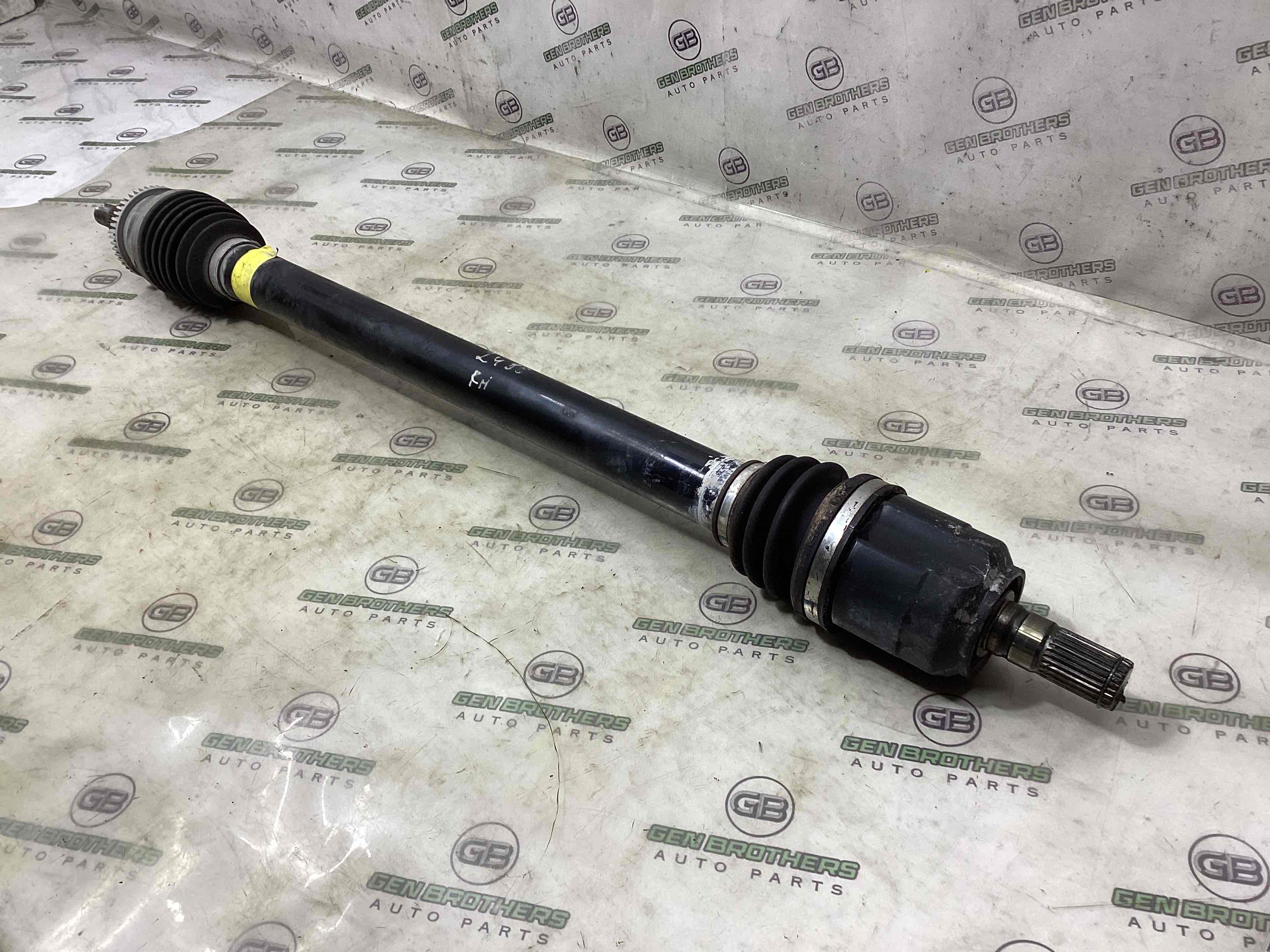 Піввісь передня права (привідний вал, ШРУС)