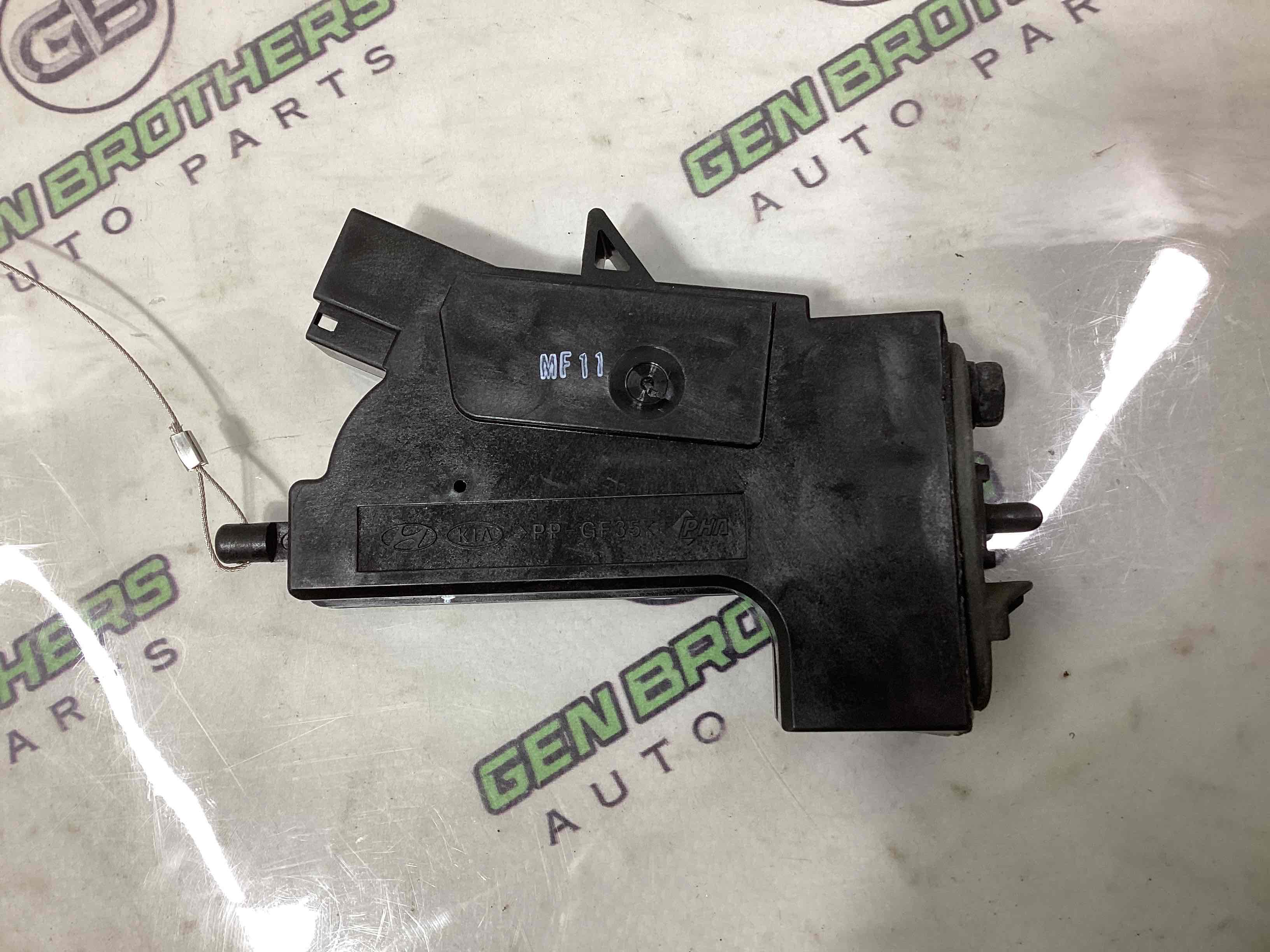 Замок лючка бензобака