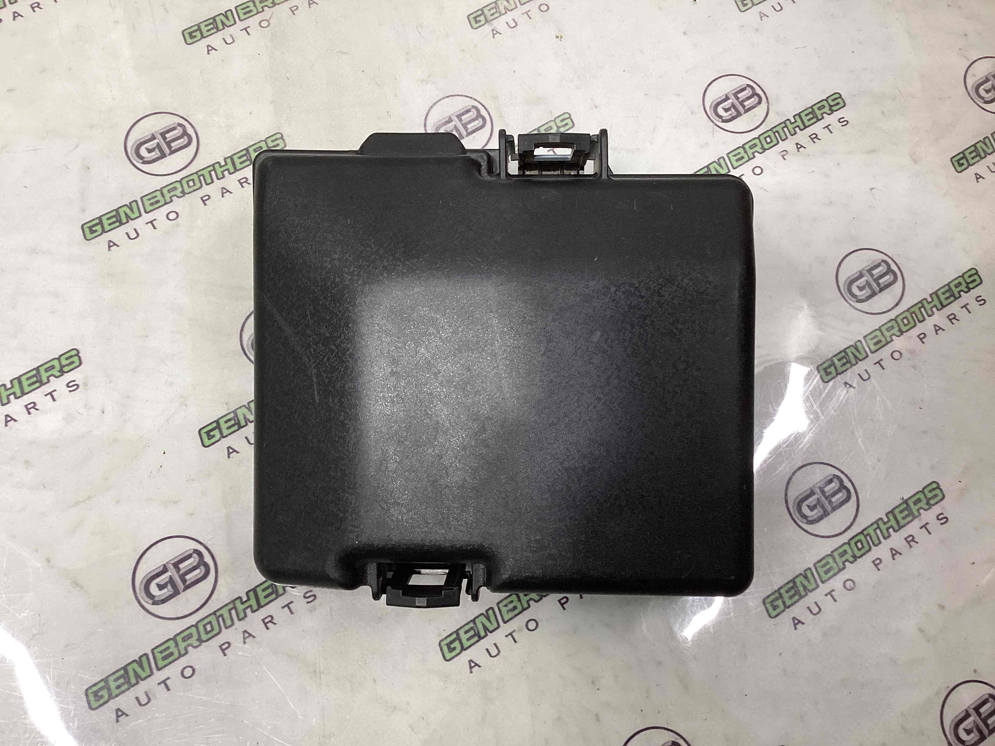 Кришка корпус блоку запобіжників