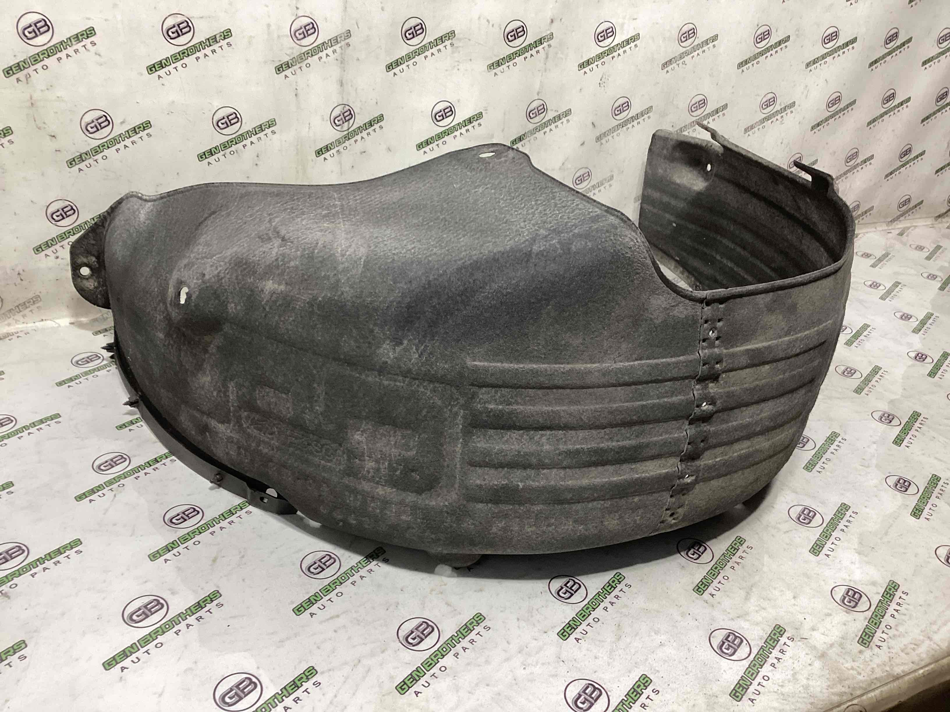 Захист арок задній правий підкрилок