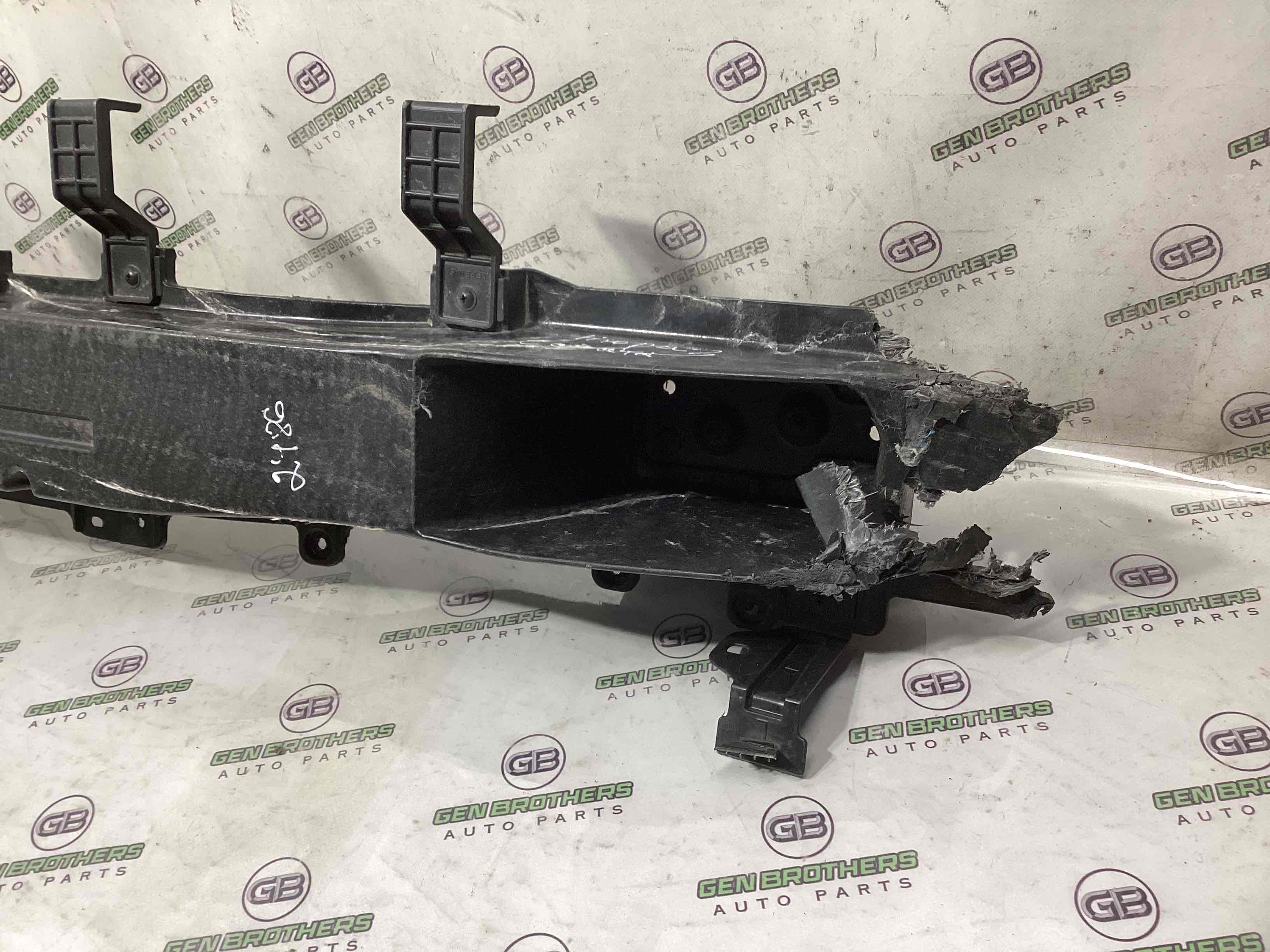 Підсилювач бампера заднього