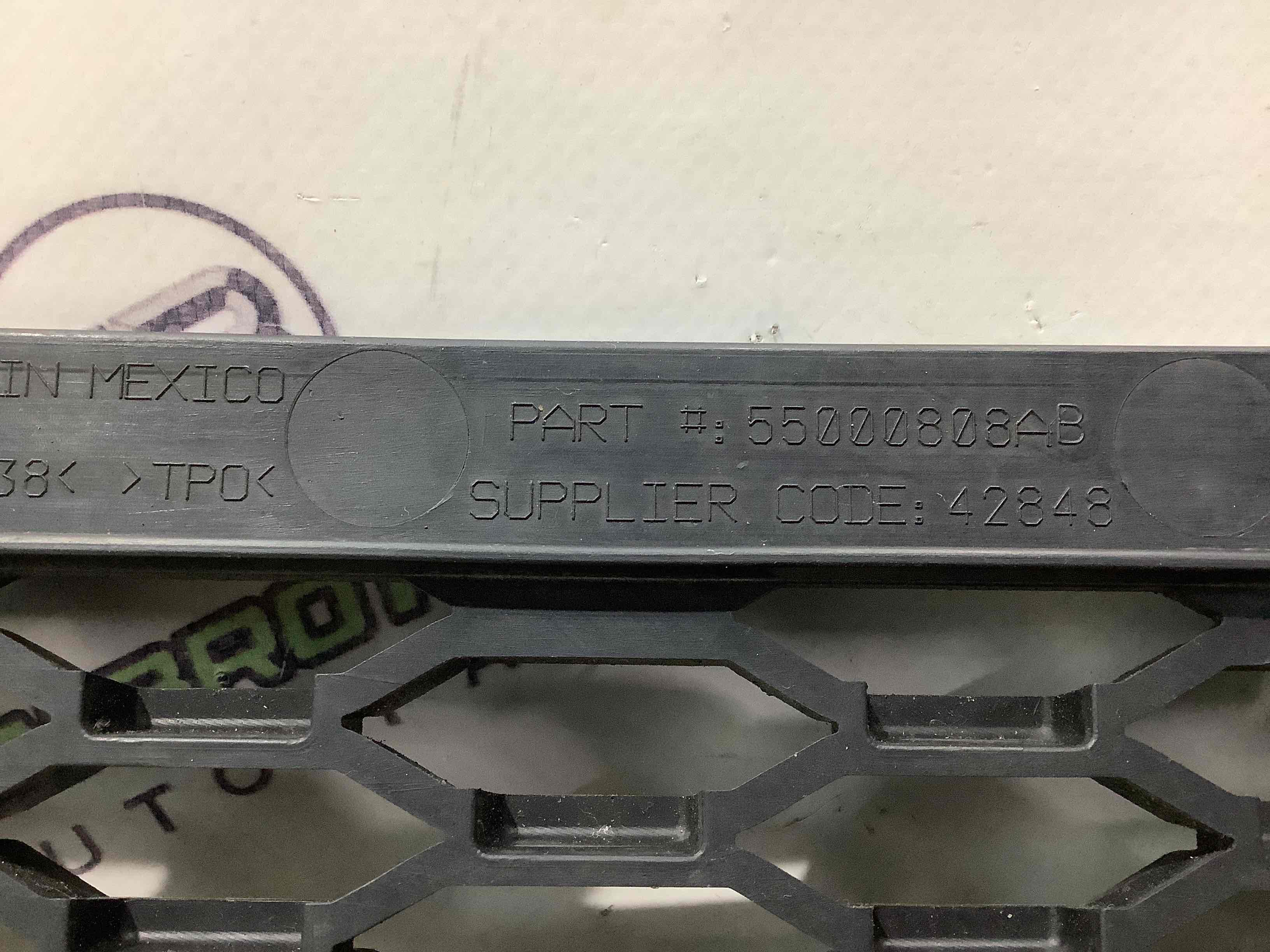 Заглушка, вставка решетка в бампер