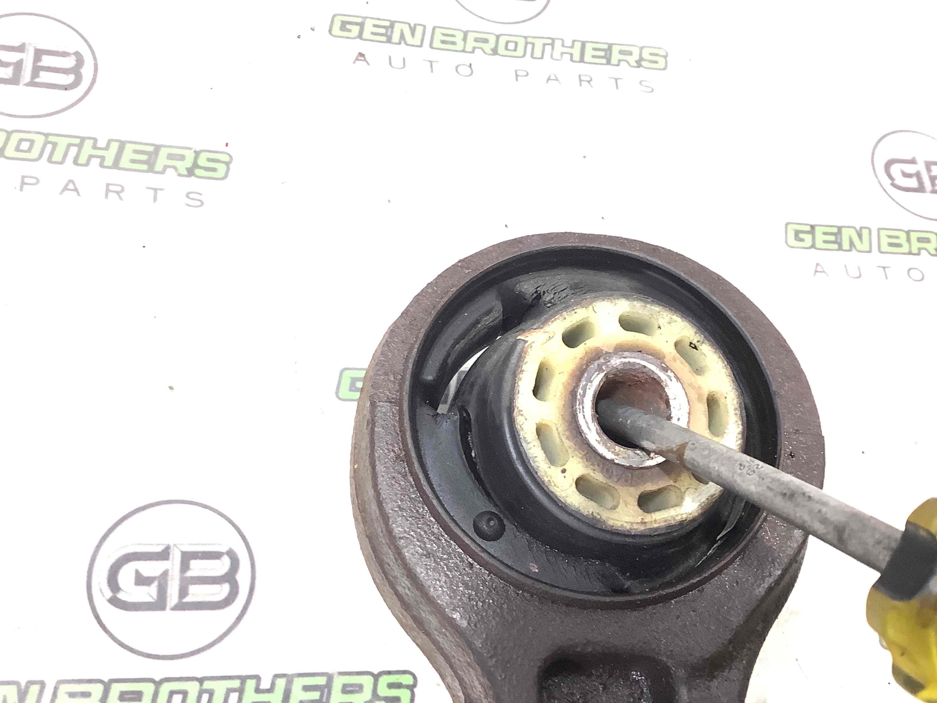 Рычаг передний левый