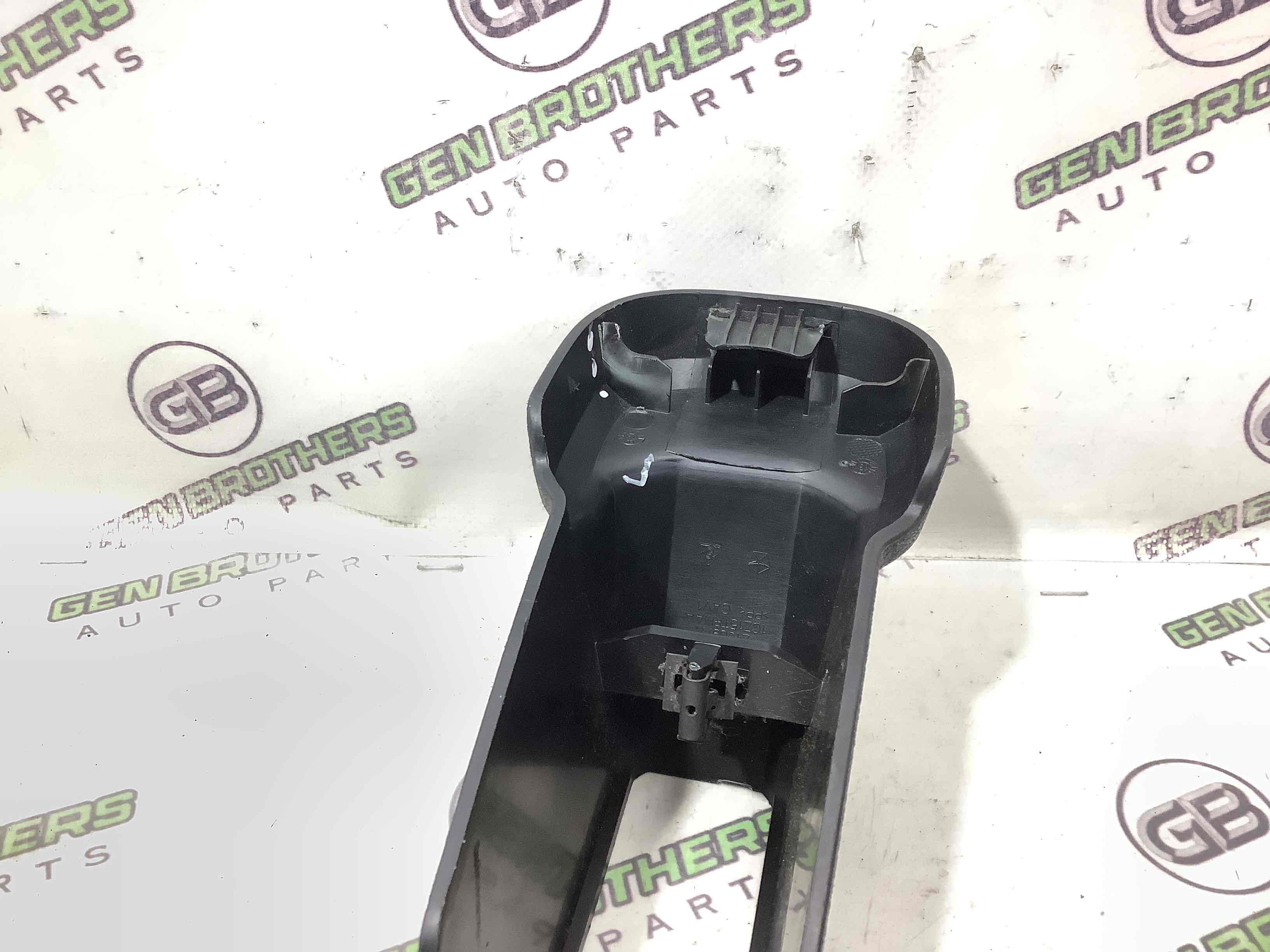 Пластиковые элементы салона