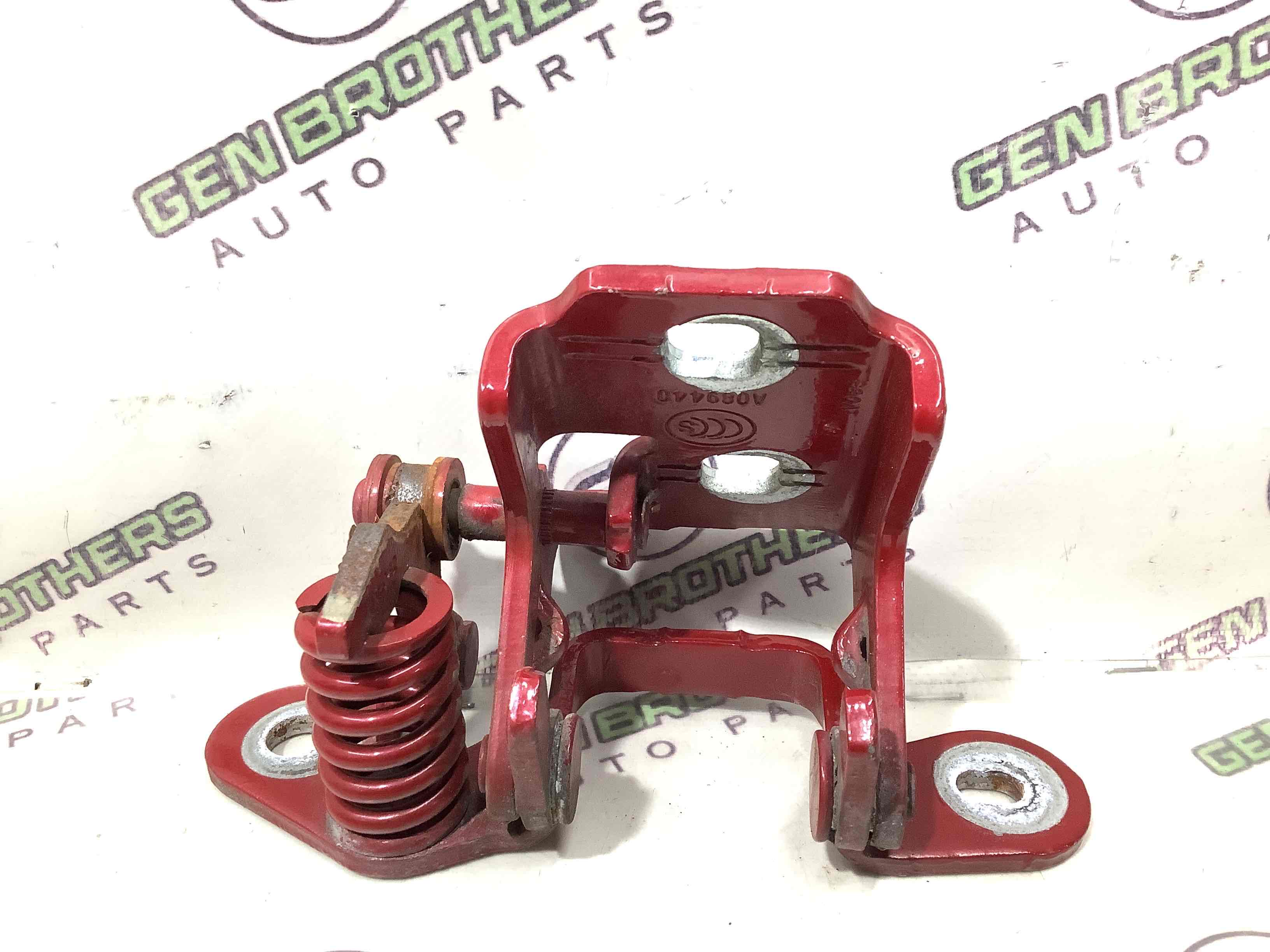 Петля двери, замок двери