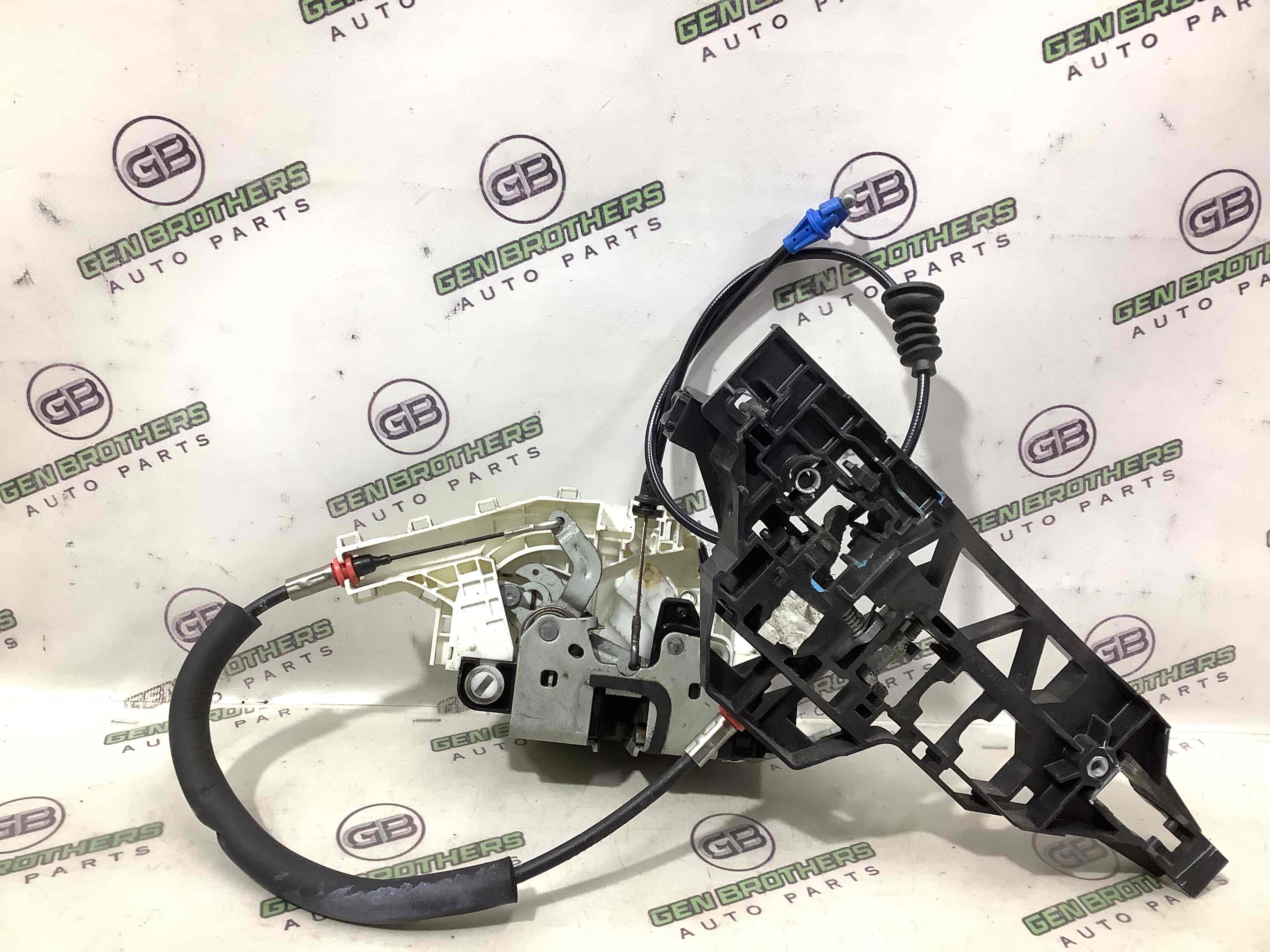 Замок двери задней правой