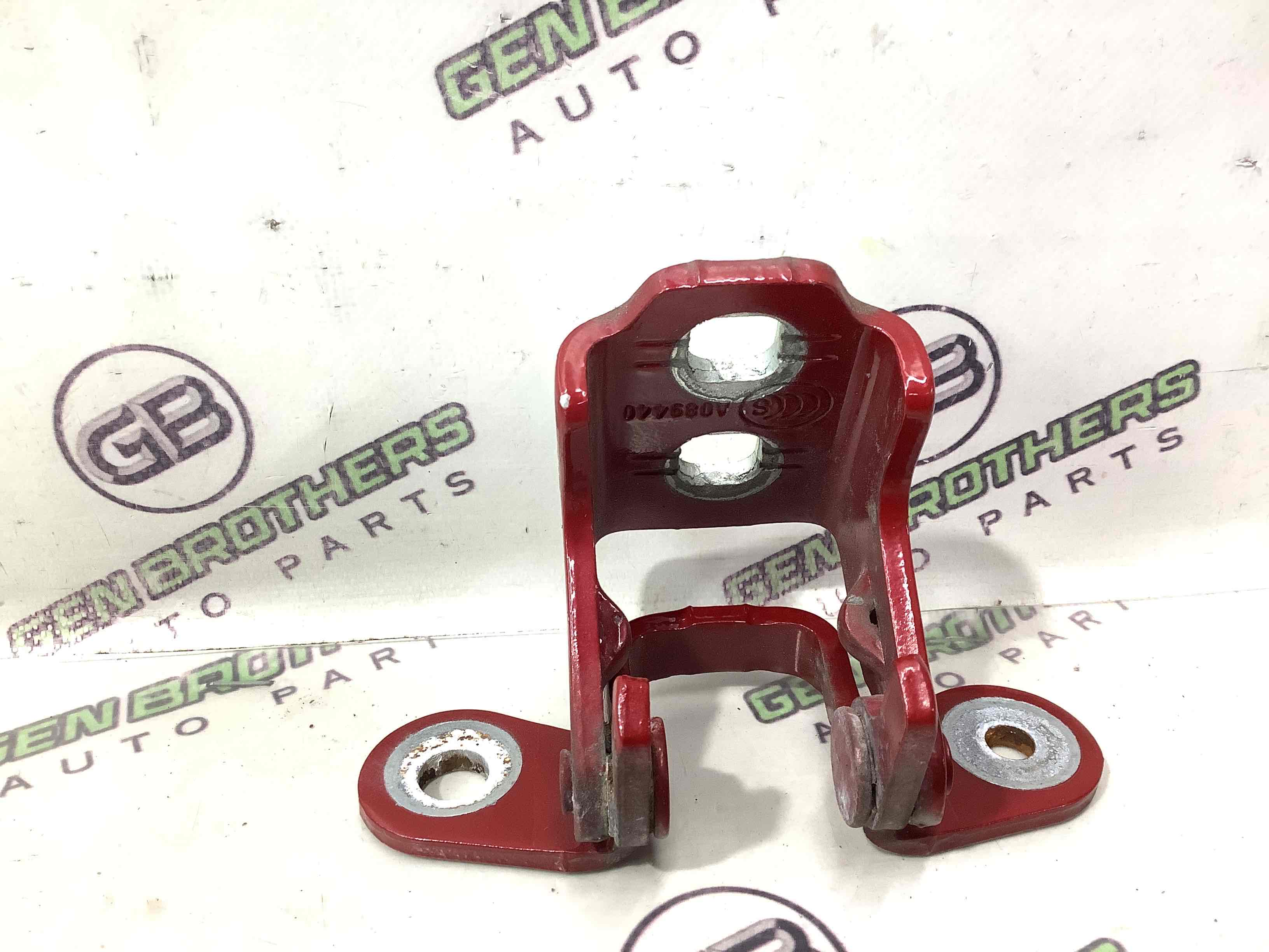 Петля двери, замок двери