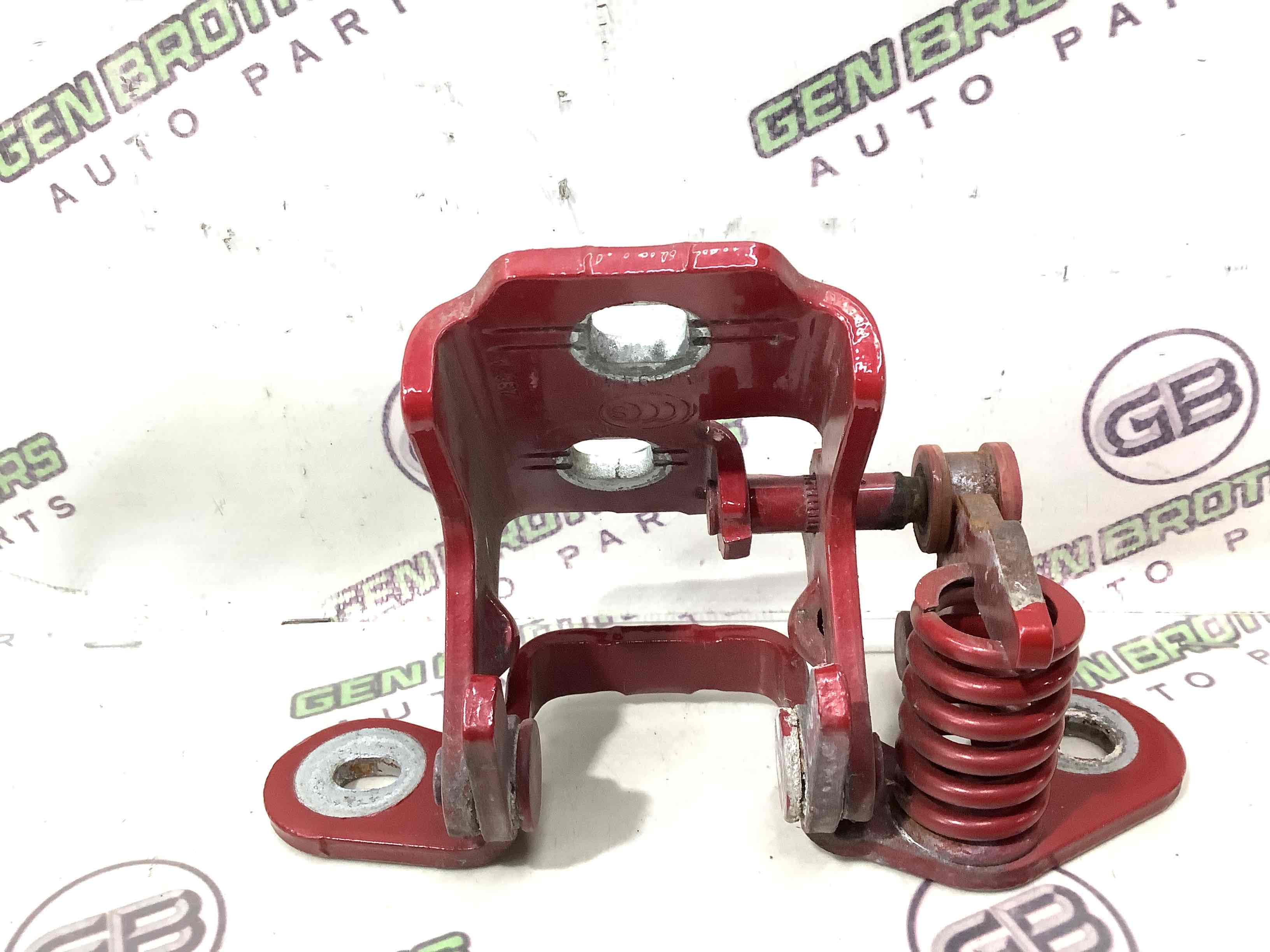 Петля двери, замок двери