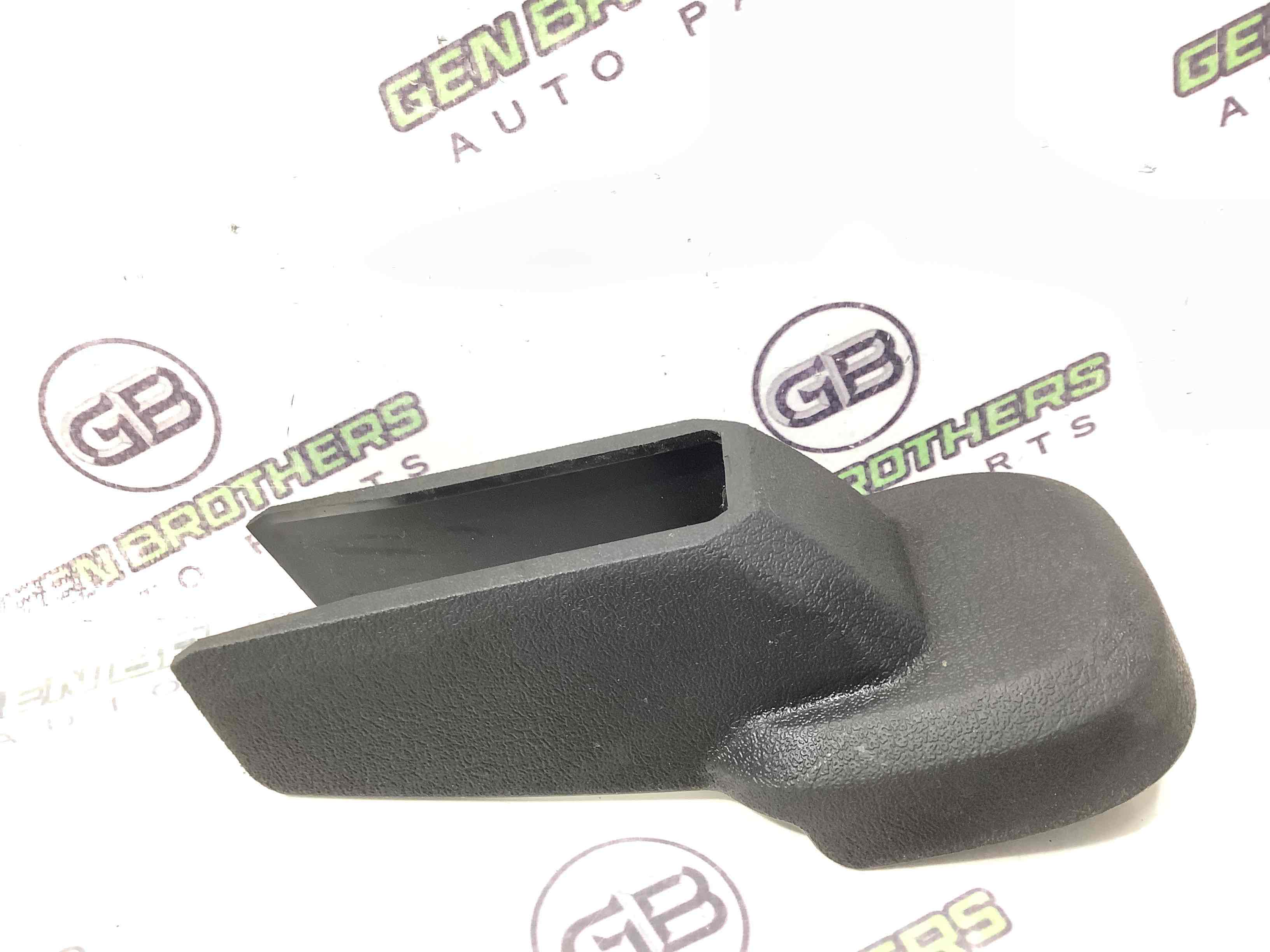 Пластиковые элементы салона