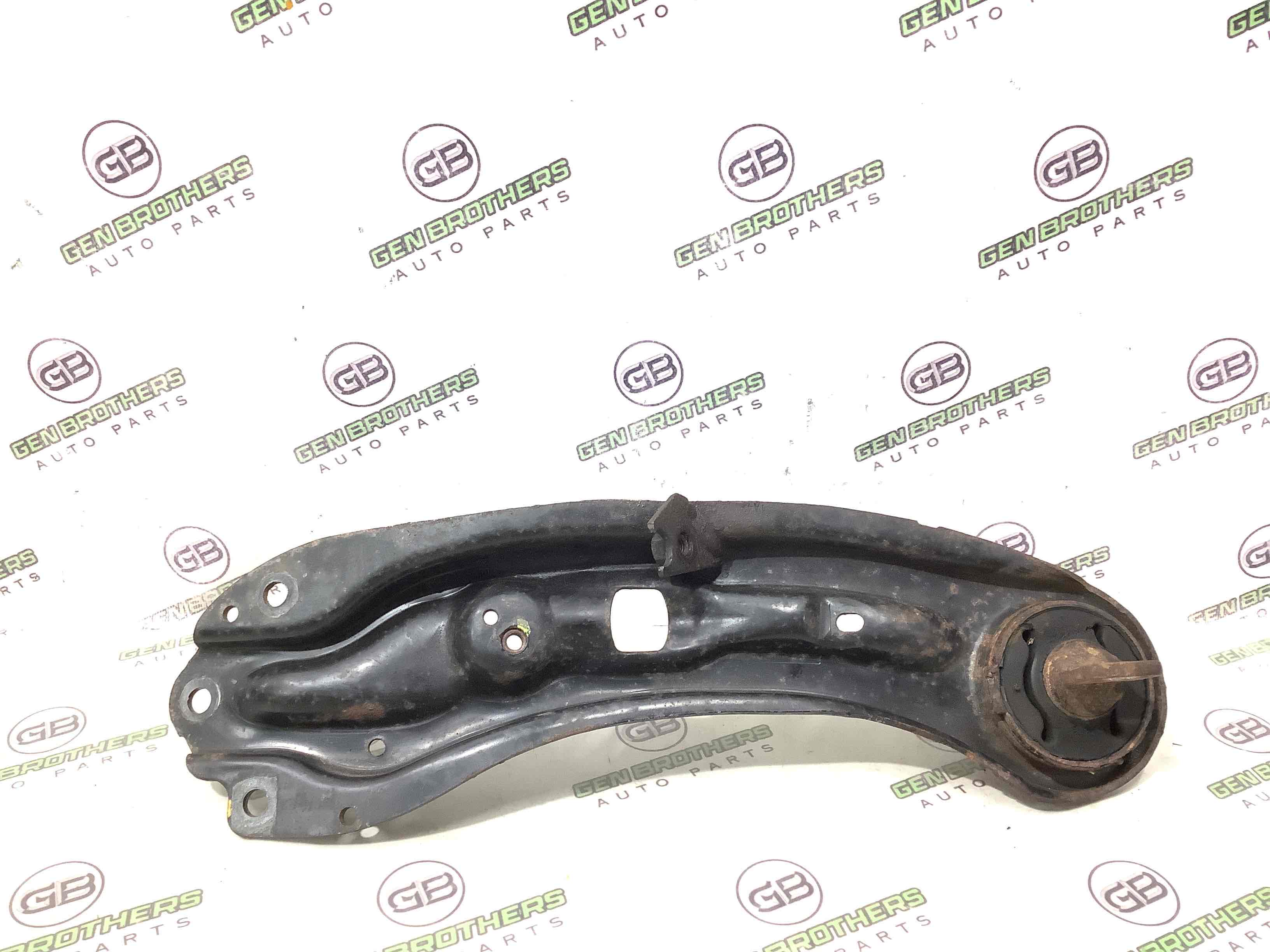 Рычаг задний правый