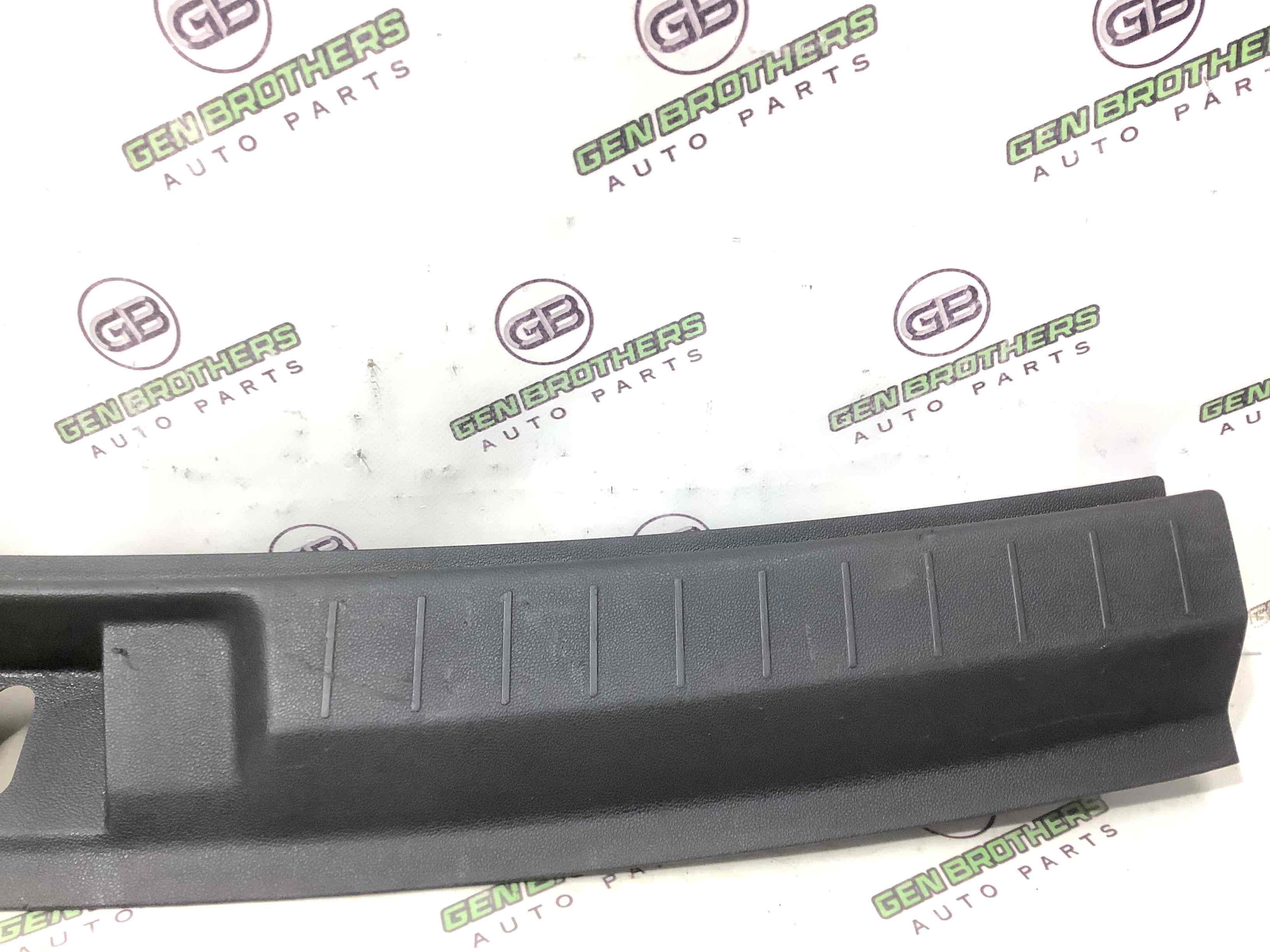 Элементы отделки багажника