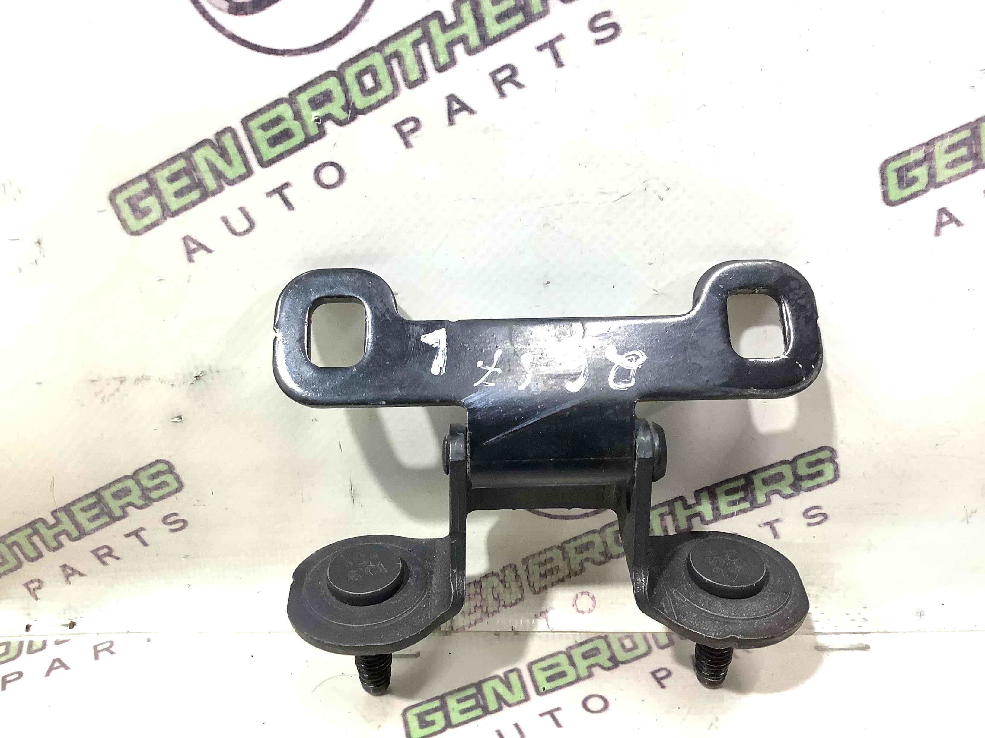 Петля крышки багажника, двери багажника